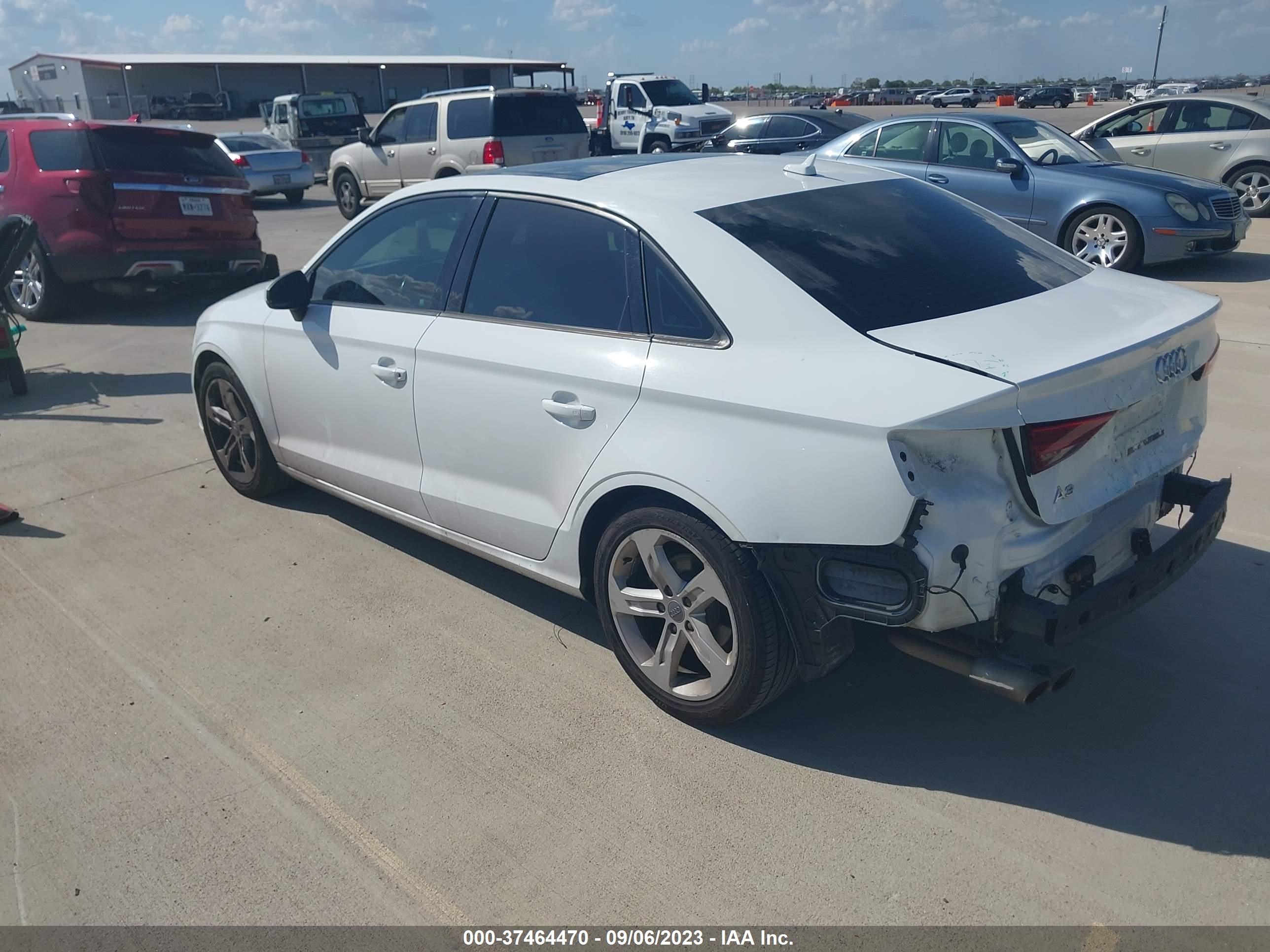 Photo 2 VIN: WAUAUGFF2H1027345 - AUDI A3 