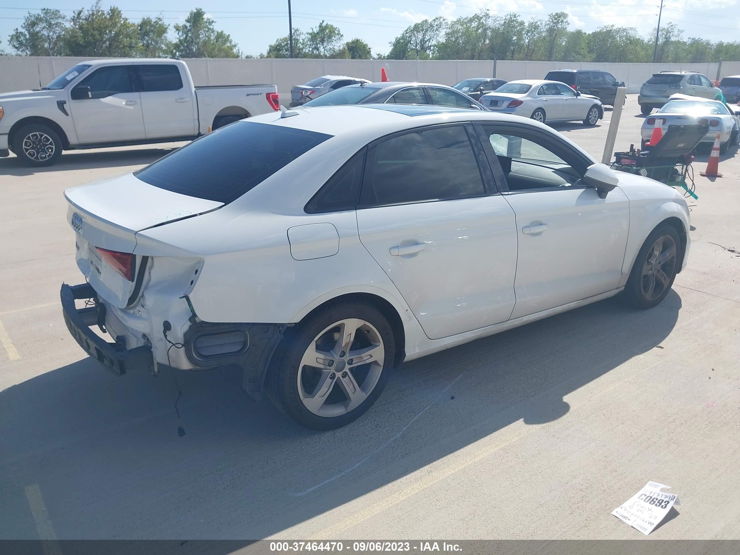 Photo 3 VIN: WAUAUGFF2H1027345 - AUDI A3 