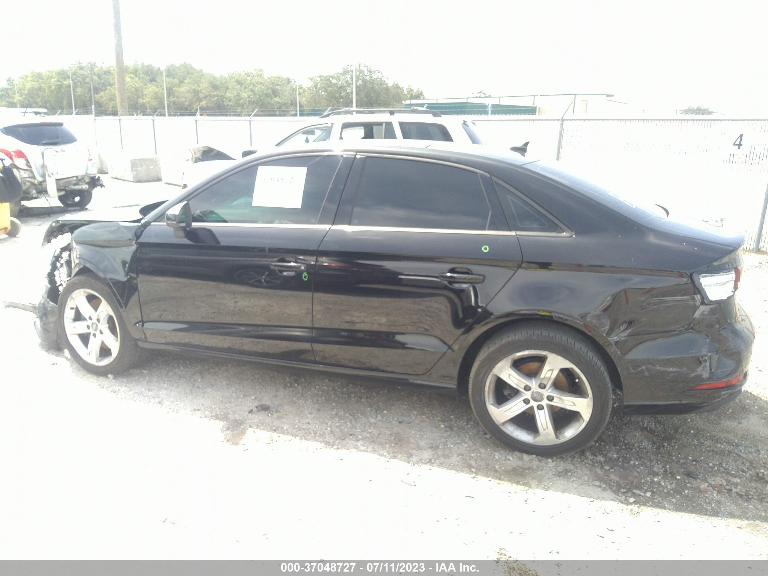 Photo 13 VIN: WAUAUGFF2H1047255 - AUDI A3 