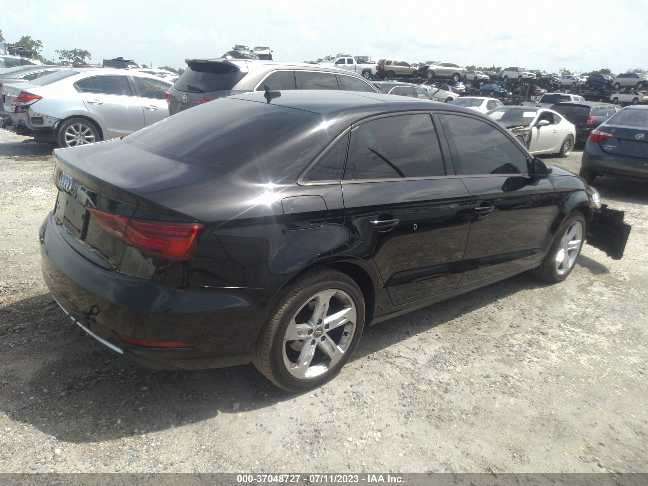 Photo 3 VIN: WAUAUGFF2H1047255 - AUDI A3 