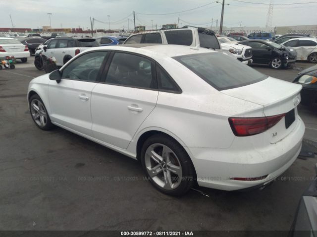 Photo 2 VIN: WAUAUGFF2J1029649 - AUDI A3 SEDAN 