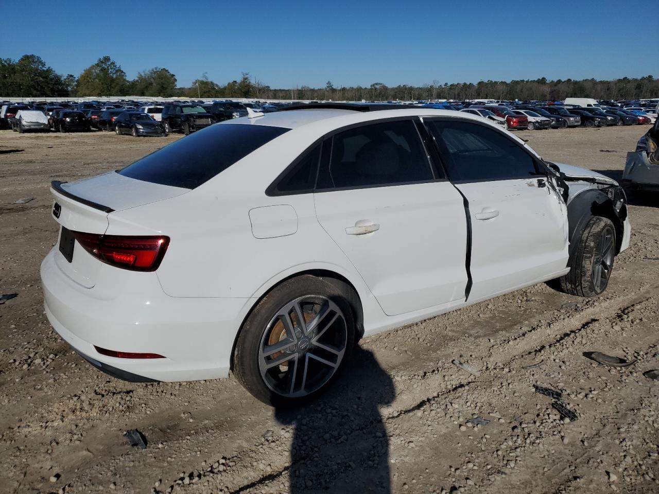 Photo 2 VIN: WAUAUGFF2J1044006 - AUDI A3 