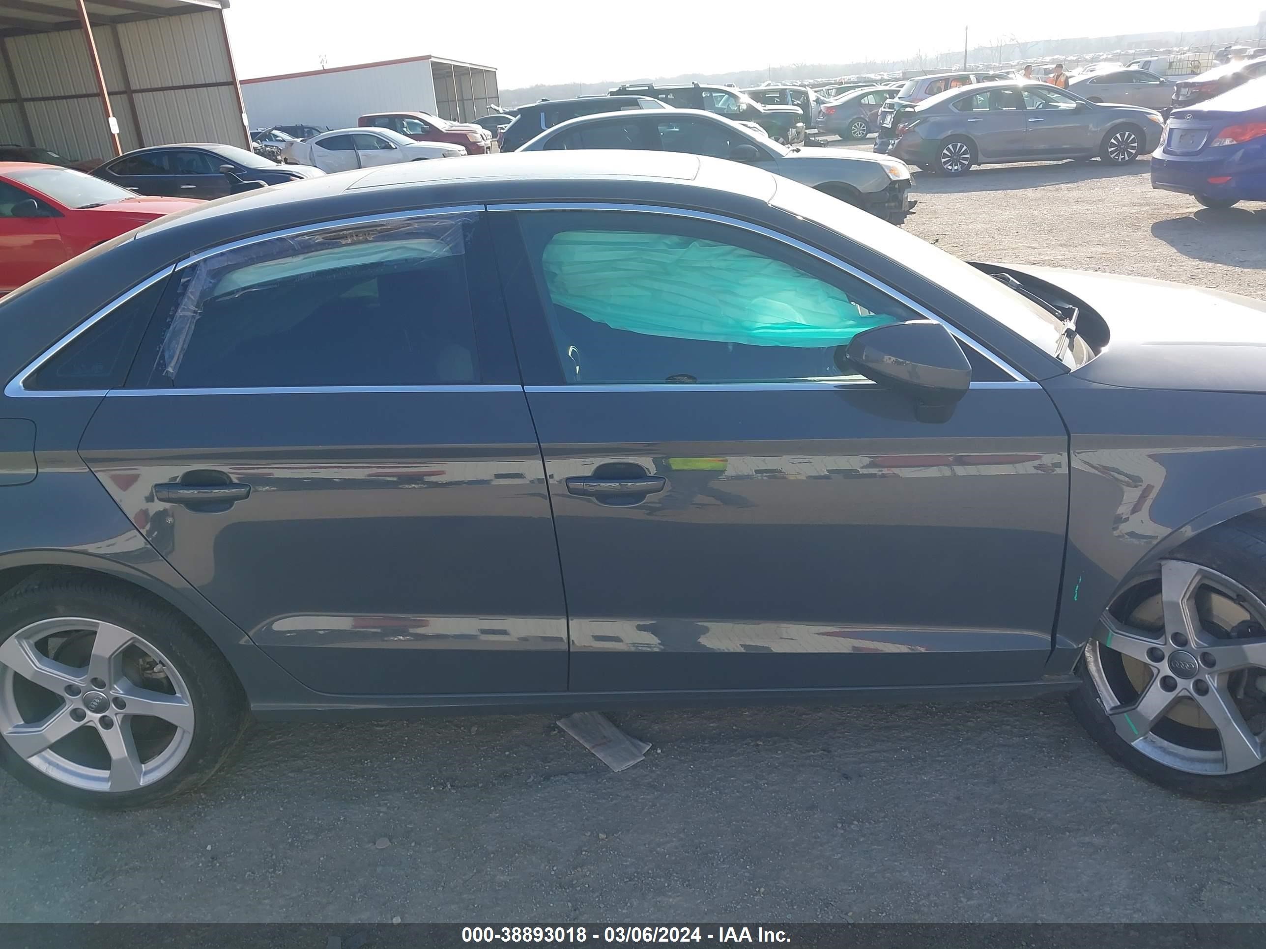 Photo 11 VIN: WAUAUGFF2KA098455 - AUDI A3 