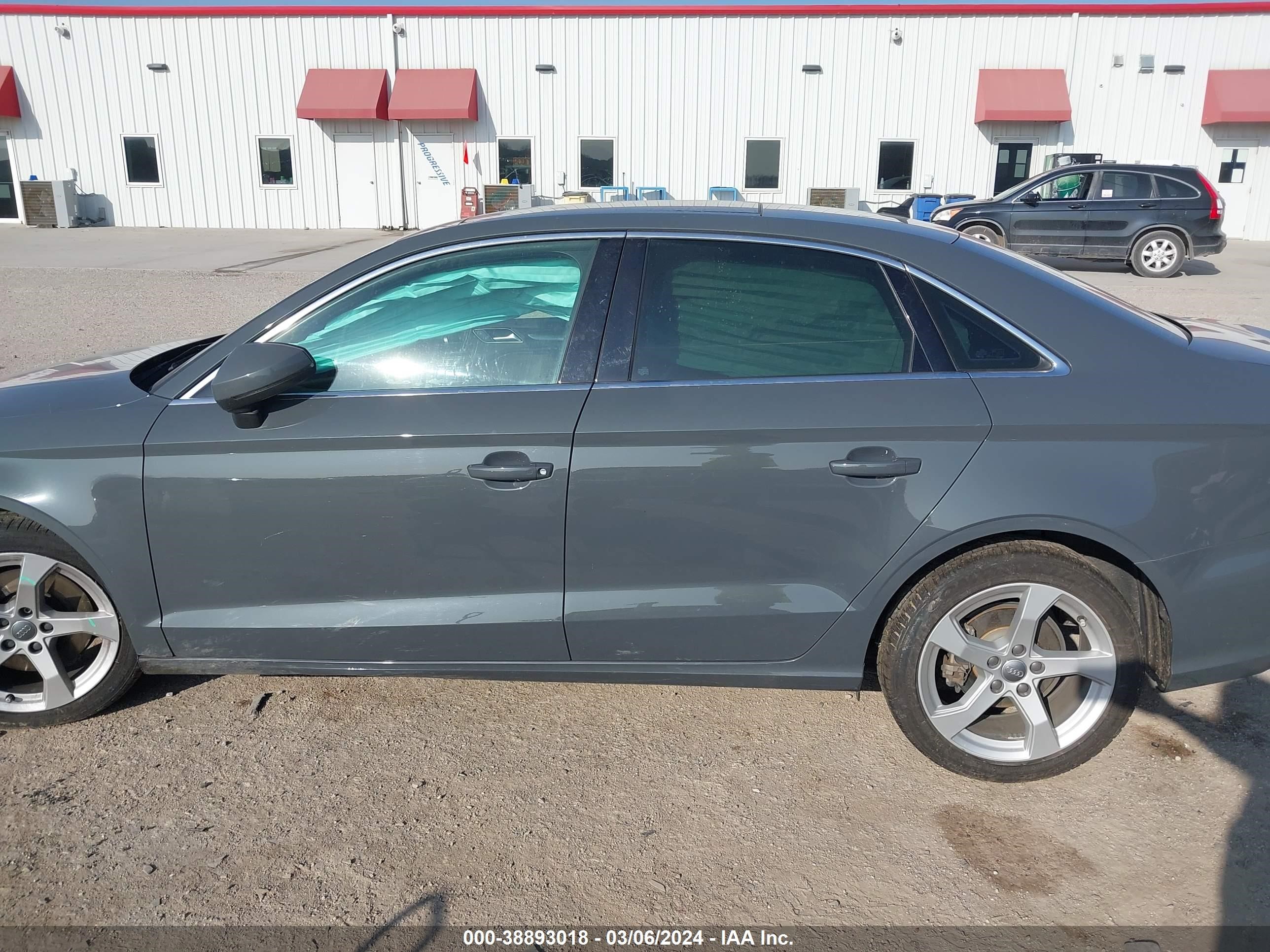 Photo 12 VIN: WAUAUGFF2KA098455 - AUDI A3 