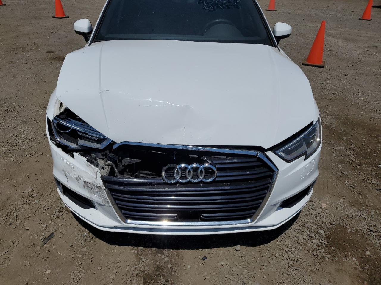 Photo 10 VIN: WAUAUGFF3H1035776 - AUDI A3 