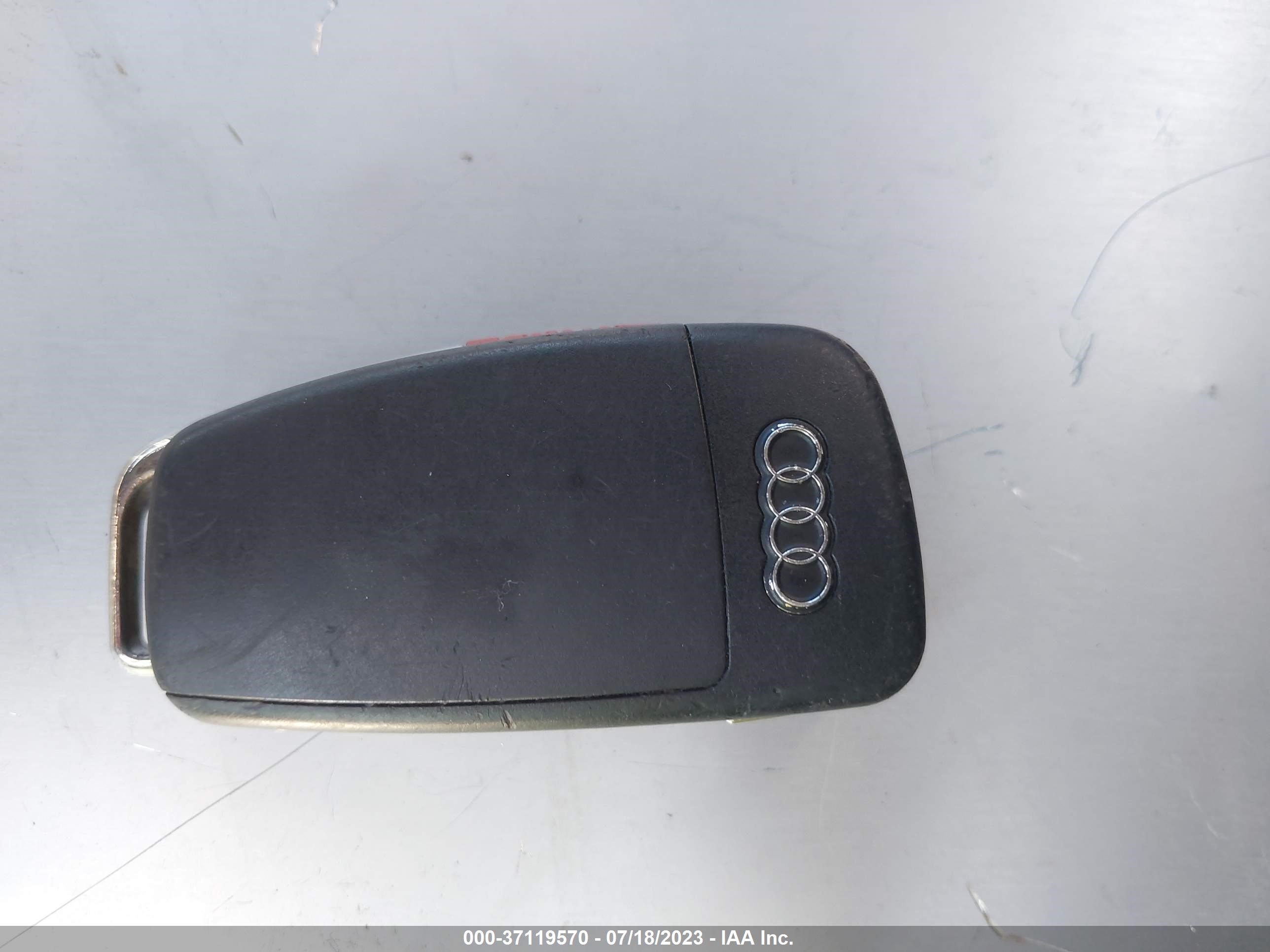 Photo 10 VIN: WAUAUGFF3J1017851 - AUDI A3 