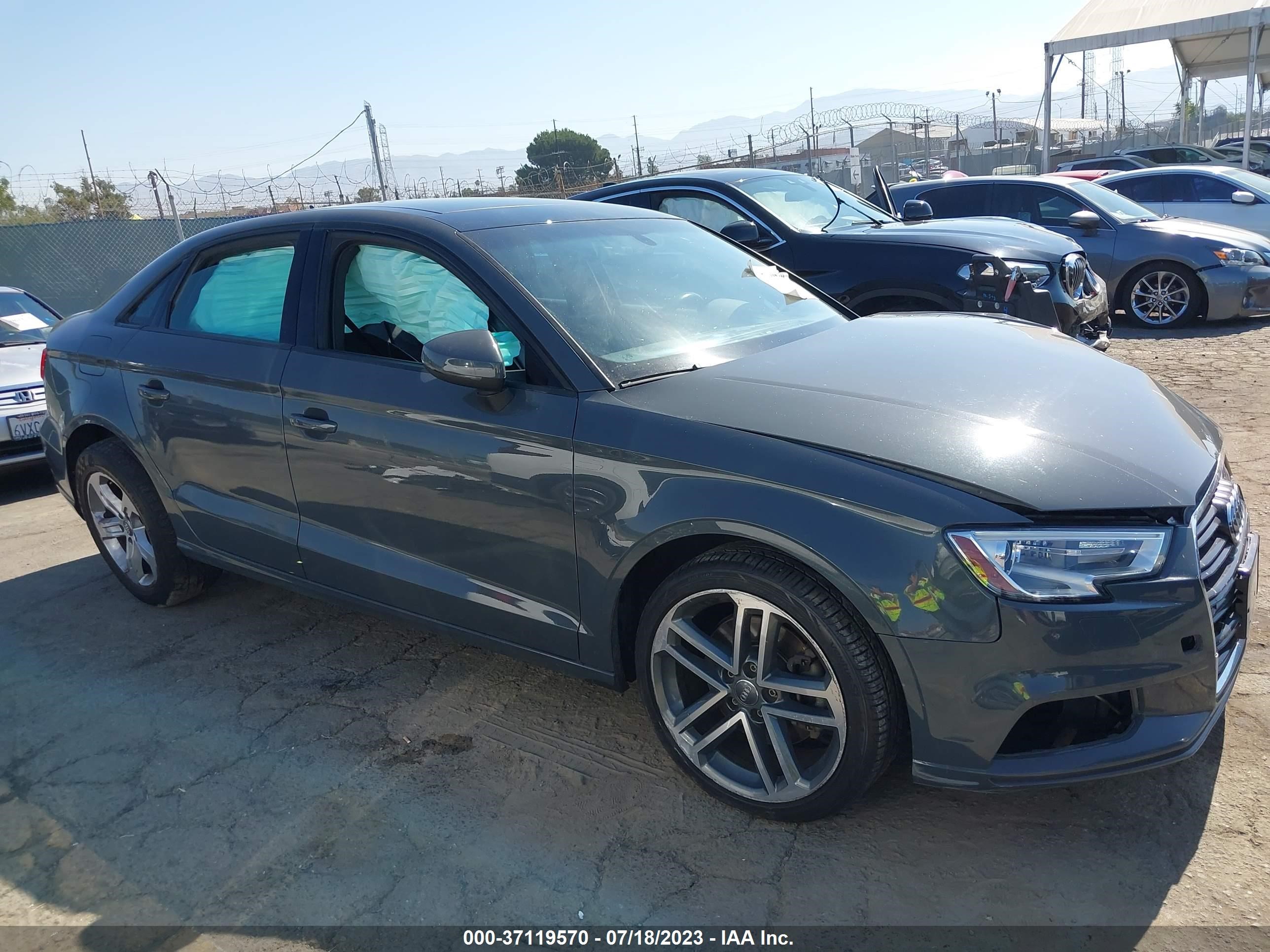 Photo 12 VIN: WAUAUGFF3J1017851 - AUDI A3 