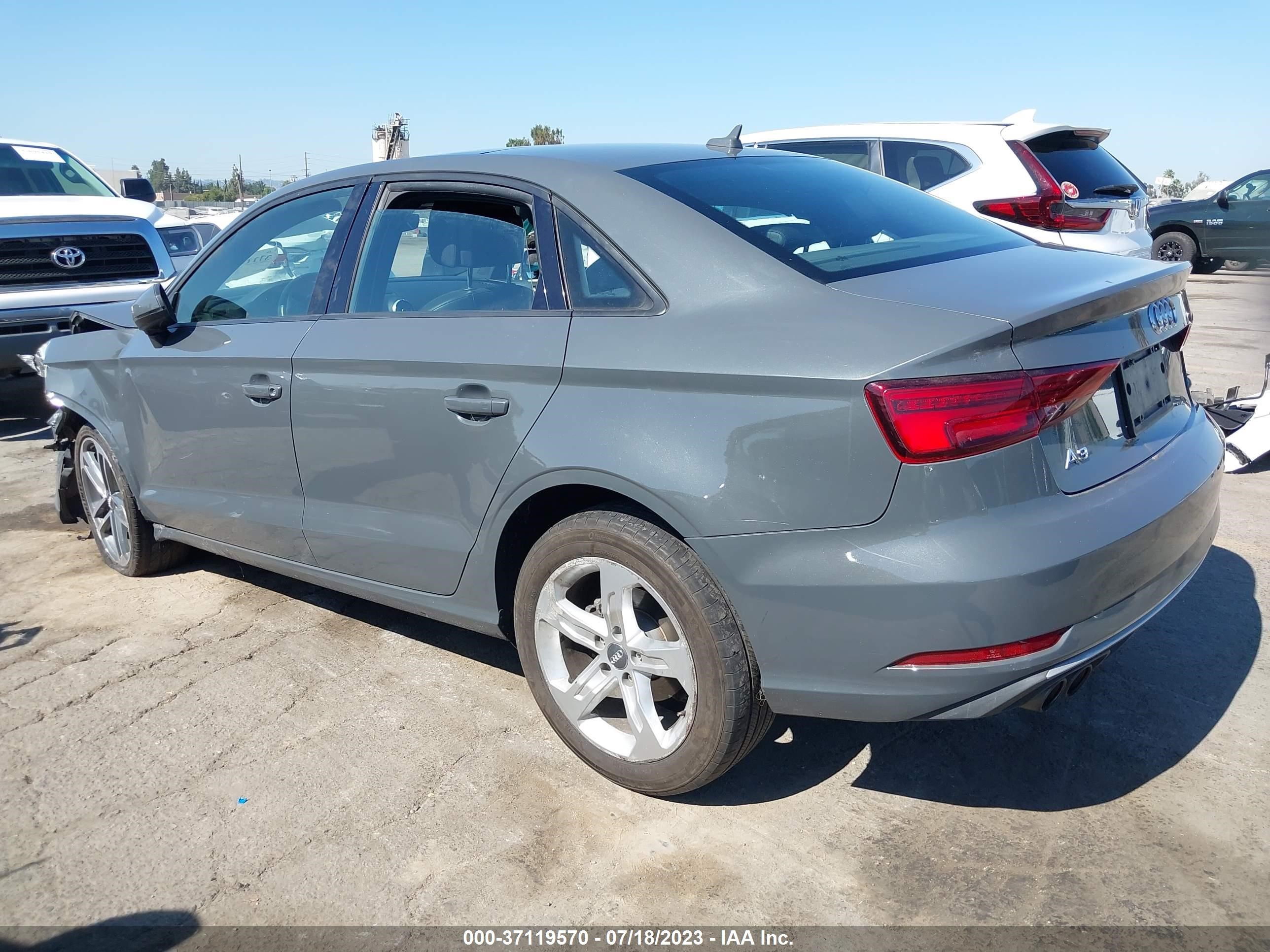 Photo 2 VIN: WAUAUGFF3J1017851 - AUDI A3 