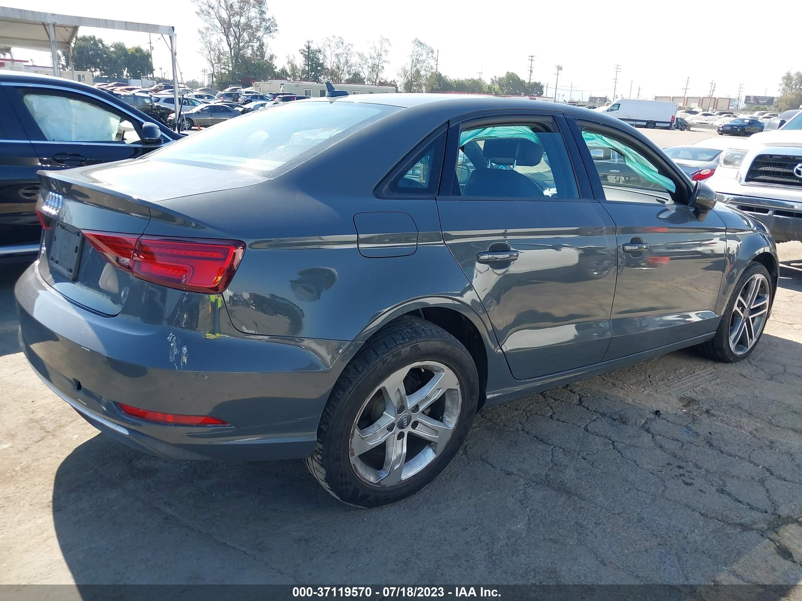 Photo 3 VIN: WAUAUGFF3J1017851 - AUDI A3 