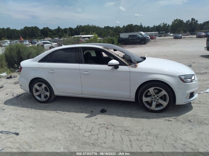 Photo 12 VIN: WAUAUGFF3J1024332 - AUDI A3 