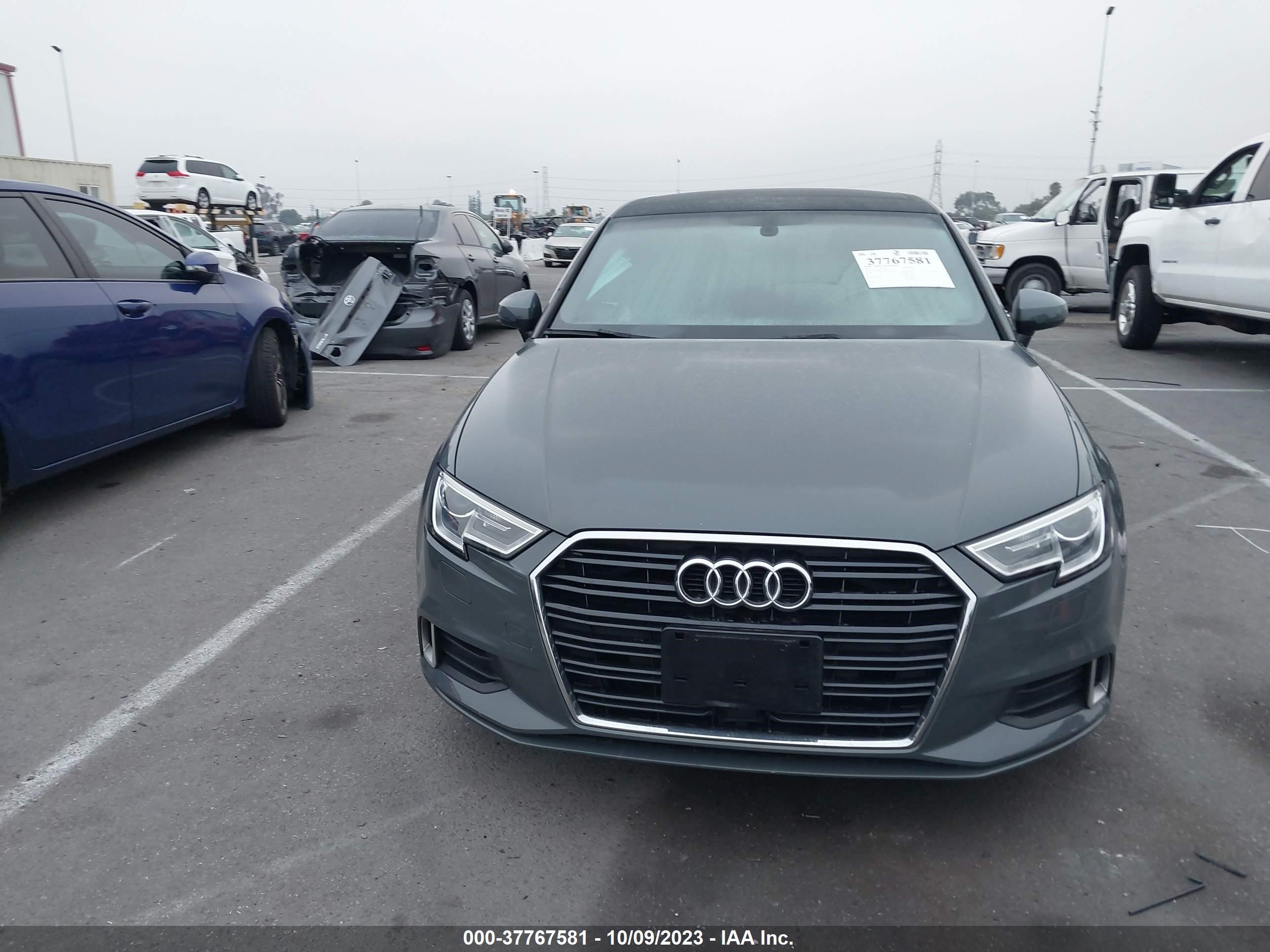 Photo 11 VIN: WAUAUGFF4J1018913 - AUDI A3 