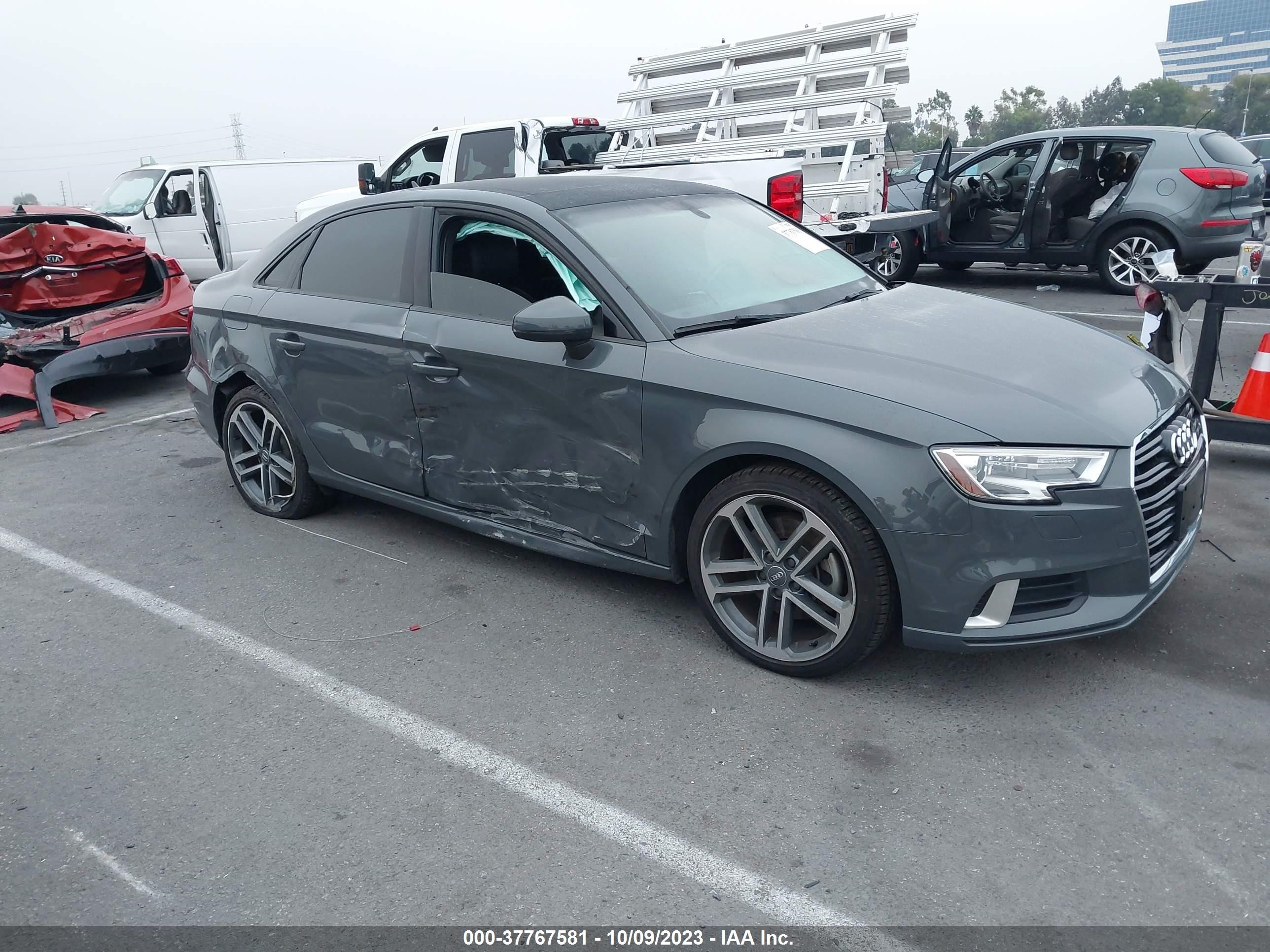 Photo 12 VIN: WAUAUGFF4J1018913 - AUDI A3 