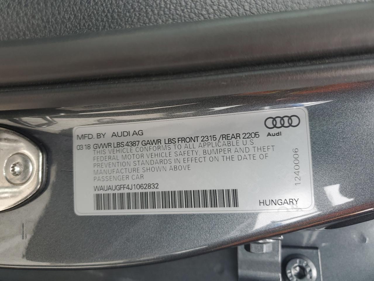 Photo 11 VIN: WAUAUGFF4J1062832 - AUDI A3 