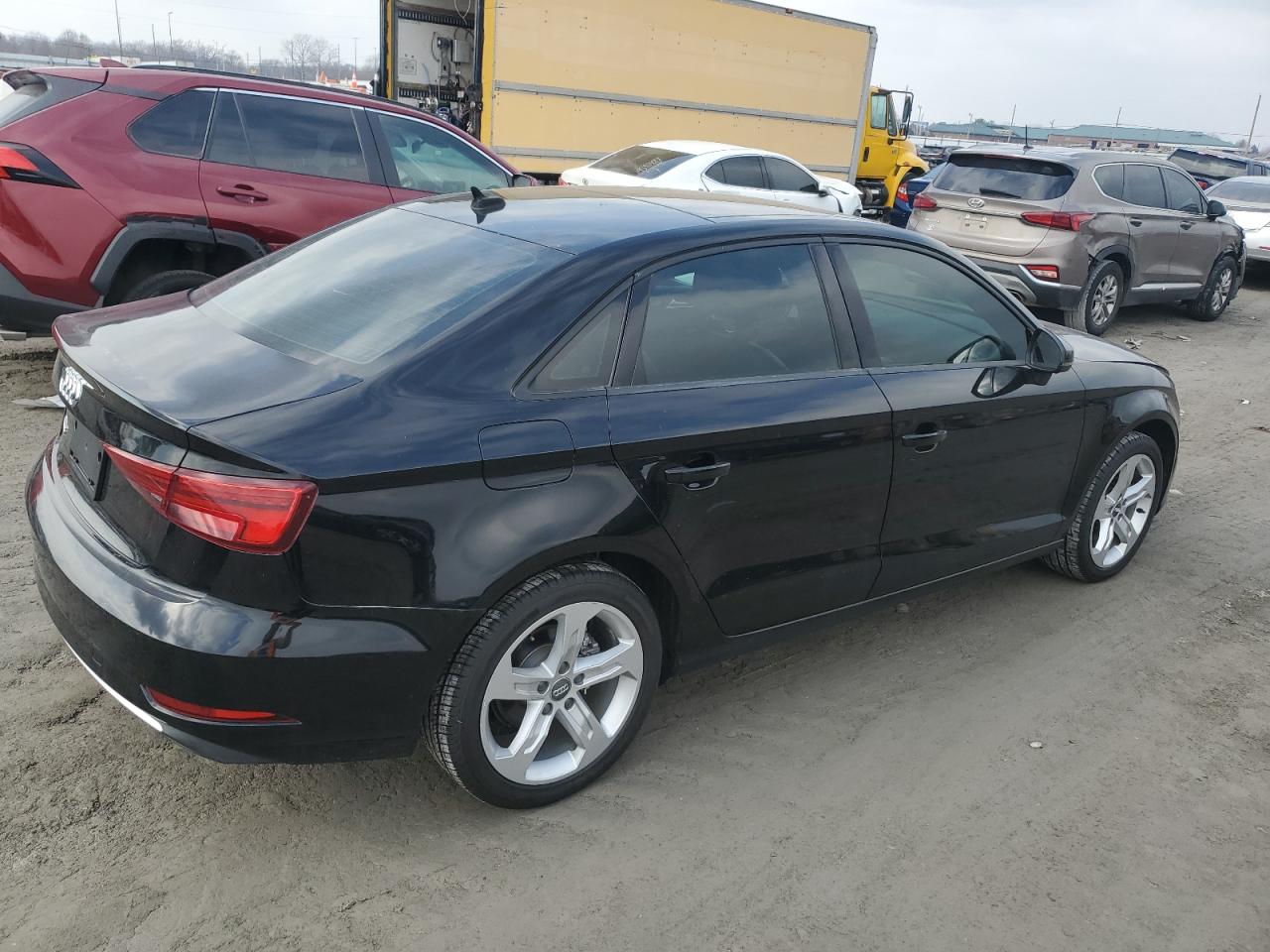 Photo 2 VIN: WAUAUGFF4J1063477 - AUDI A3 