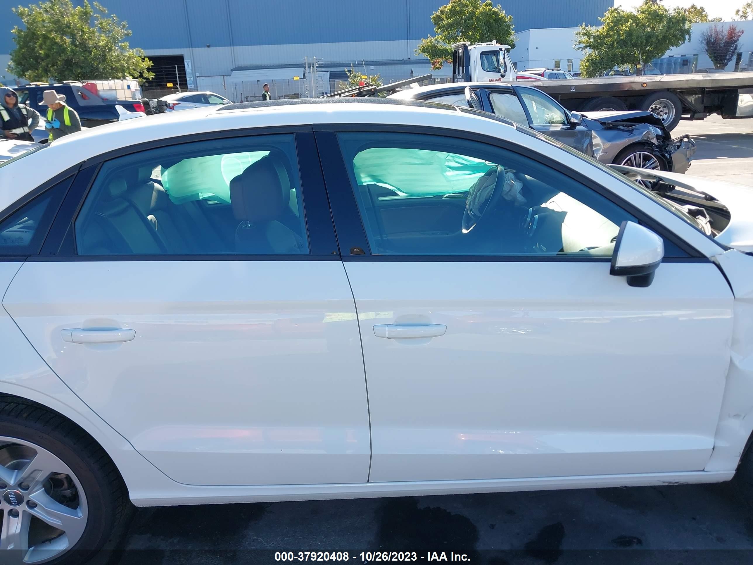 Photo 12 VIN: WAUAUGFF5H1039893 - AUDI A3 