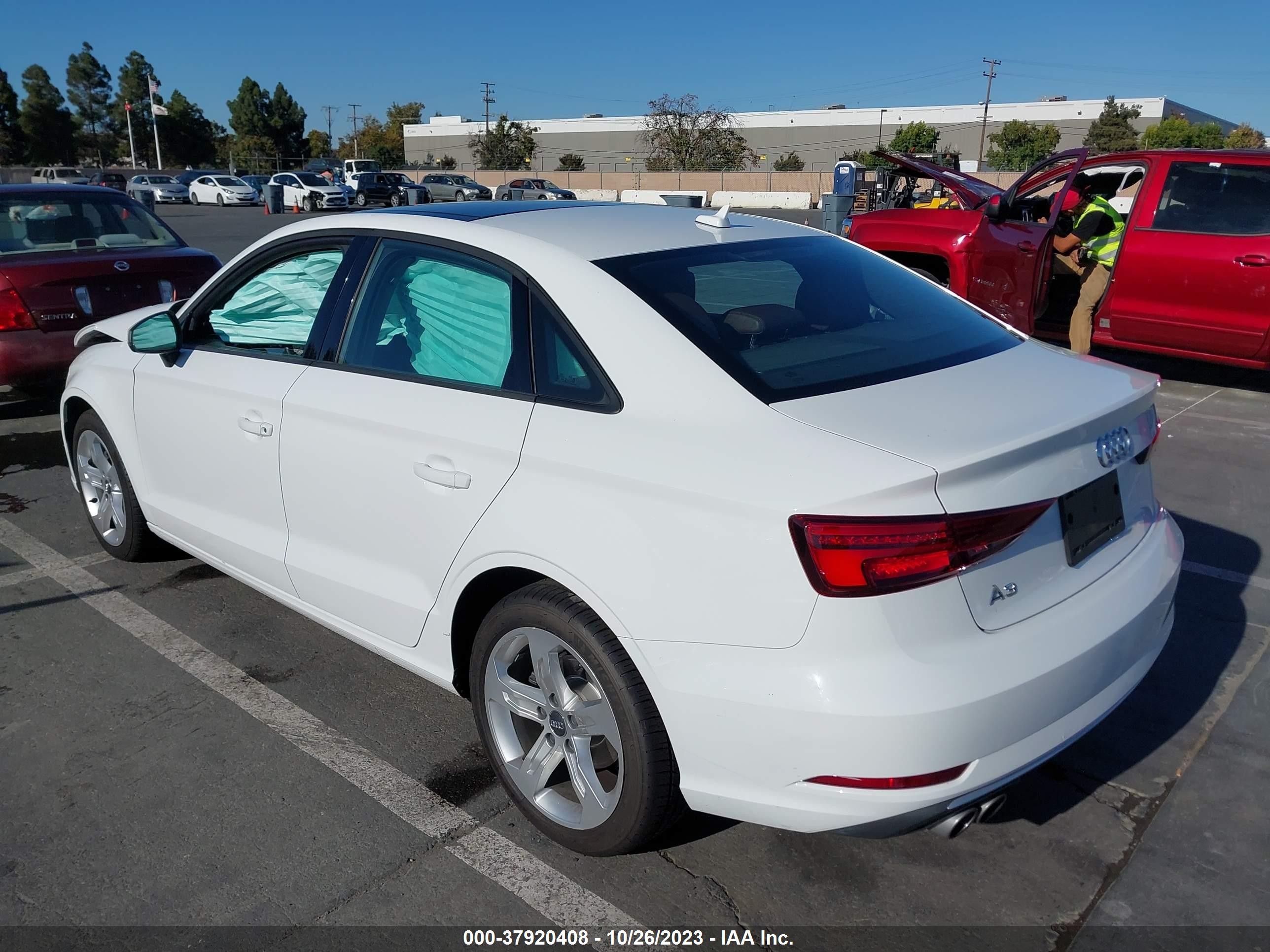 Photo 2 VIN: WAUAUGFF5H1039893 - AUDI A3 