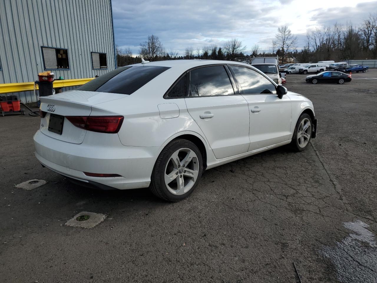 Photo 2 VIN: WAUAUGFF5J1036952 - AUDI A3 