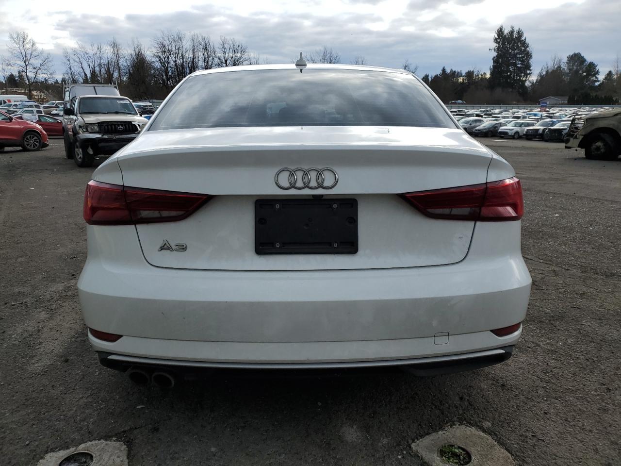 Photo 5 VIN: WAUAUGFF5J1036952 - AUDI A3 