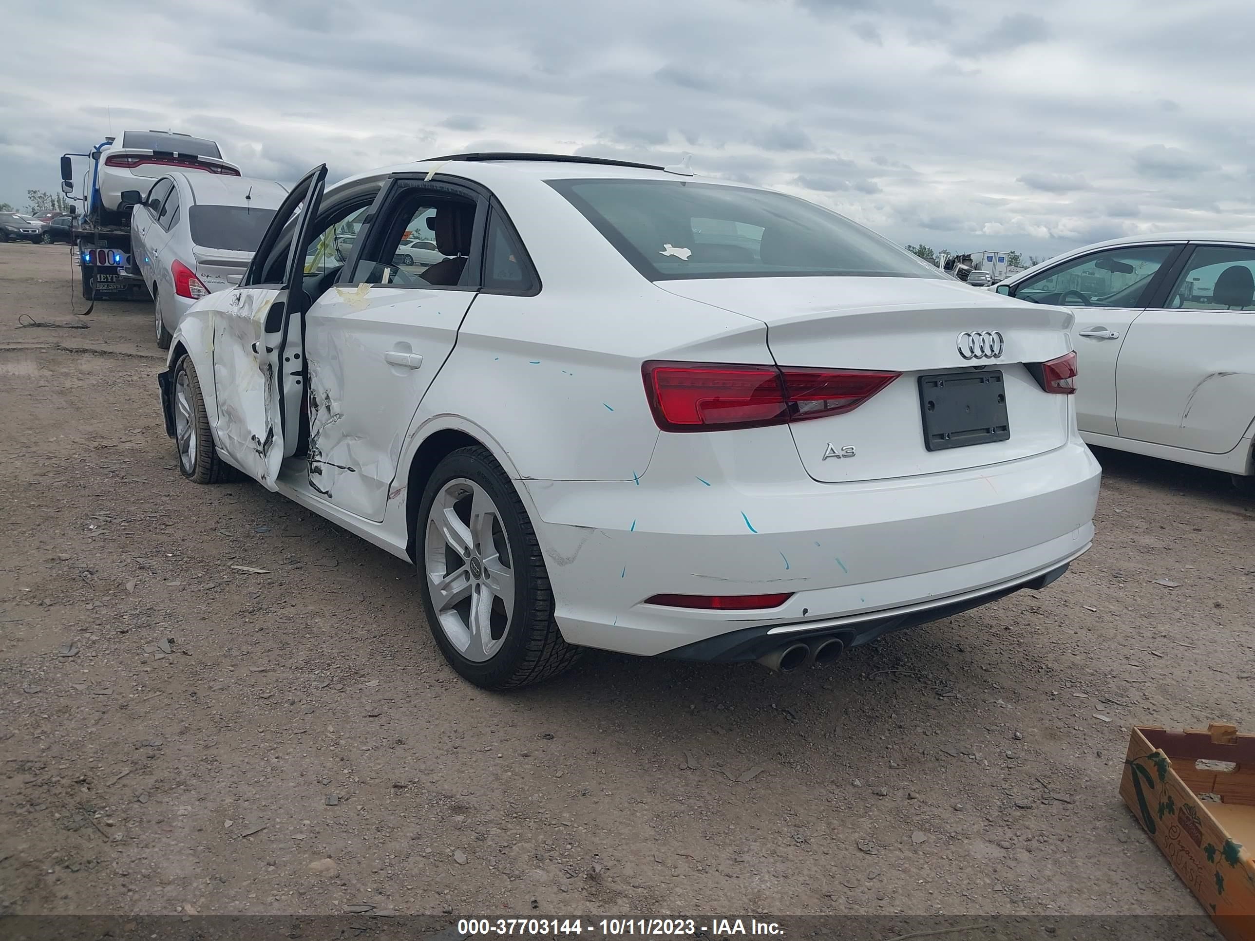 Photo 2 VIN: WAUAUGFF6J1033249 - AUDI A3 