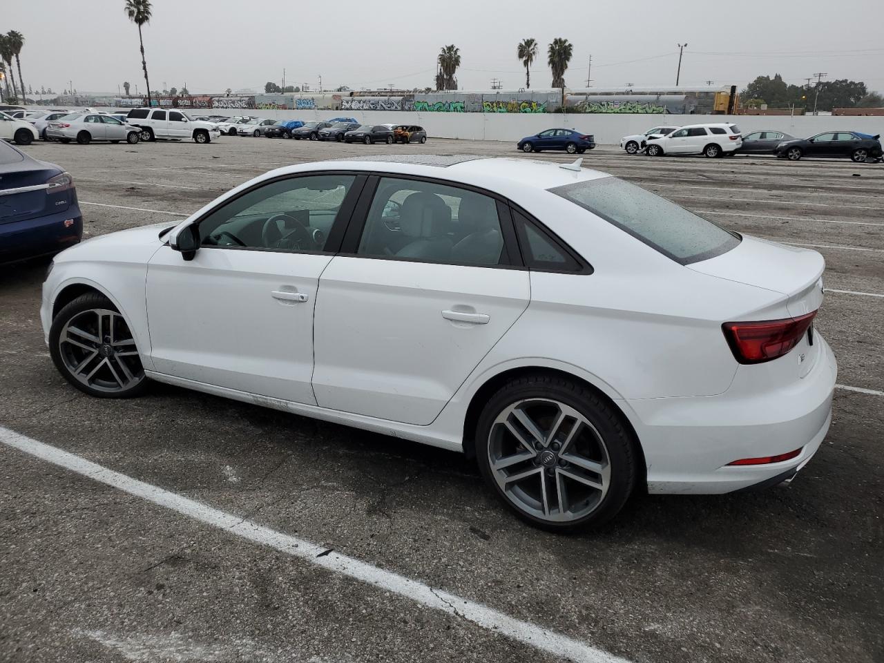 Photo 1 VIN: WAUAUGFF8J1092397 - AUDI A3 