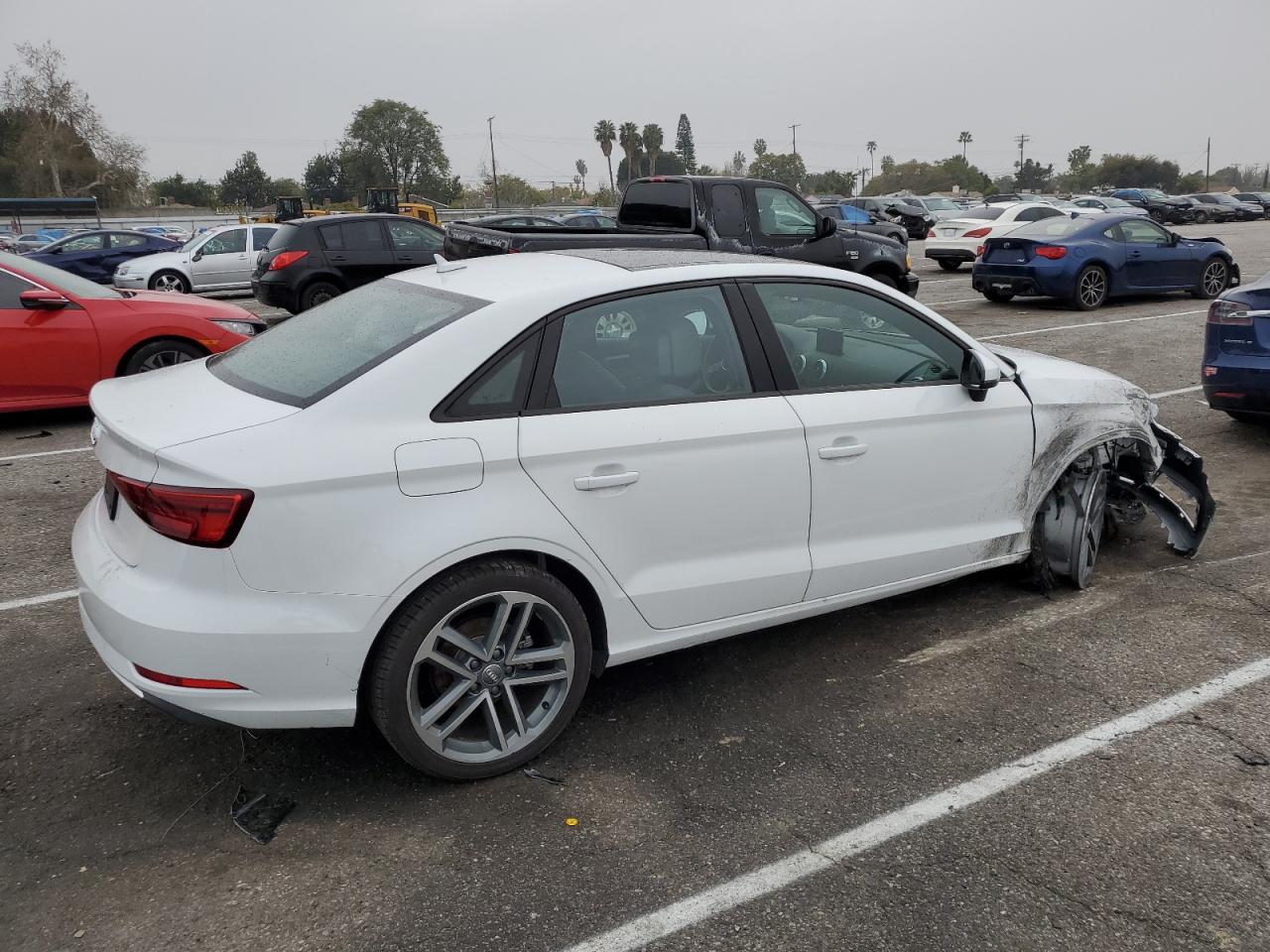 Photo 2 VIN: WAUAUGFF8J1092397 - AUDI A3 