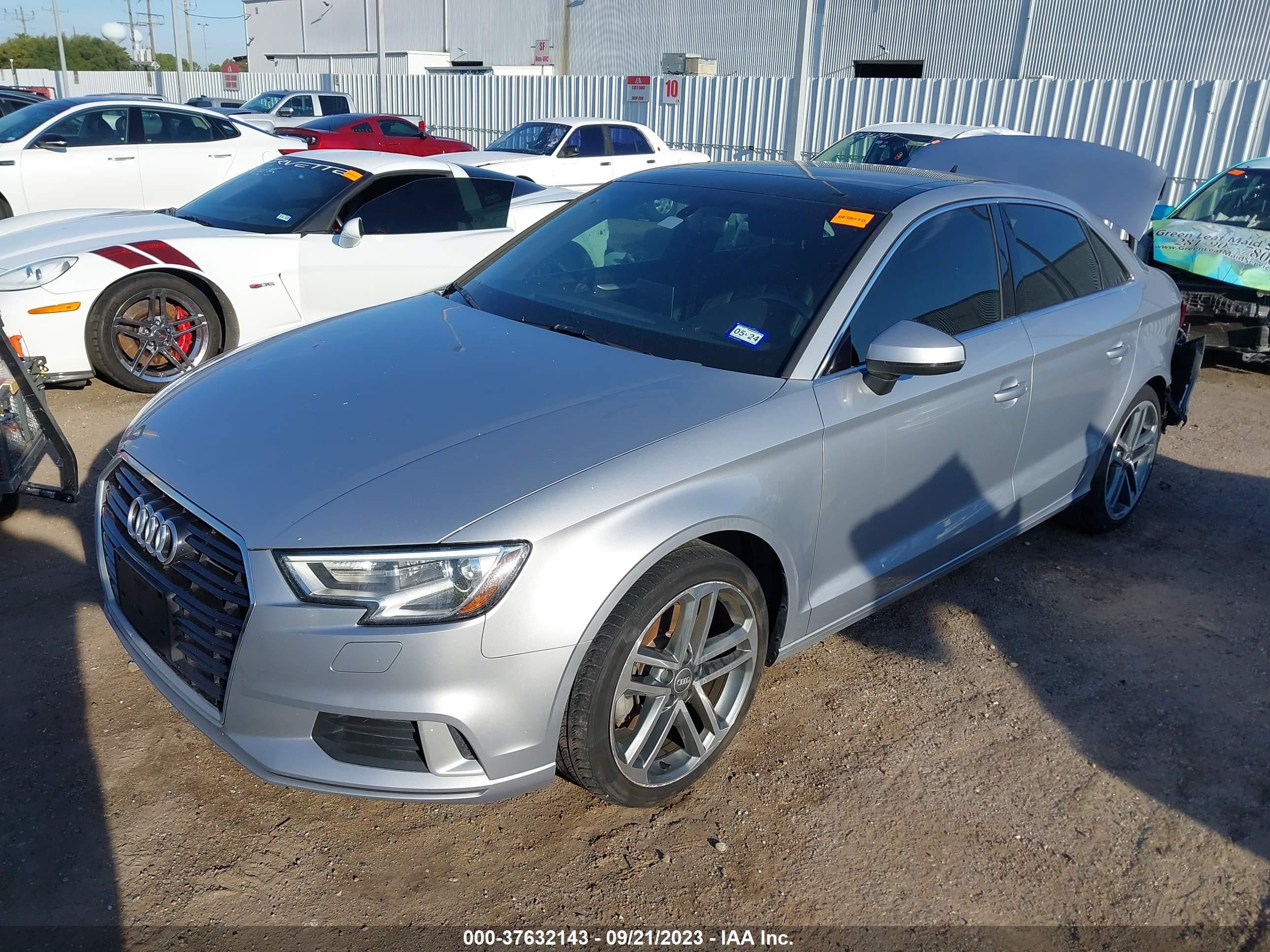 Photo 1 VIN: WAUAUGFF8KA073818 - AUDI A3 