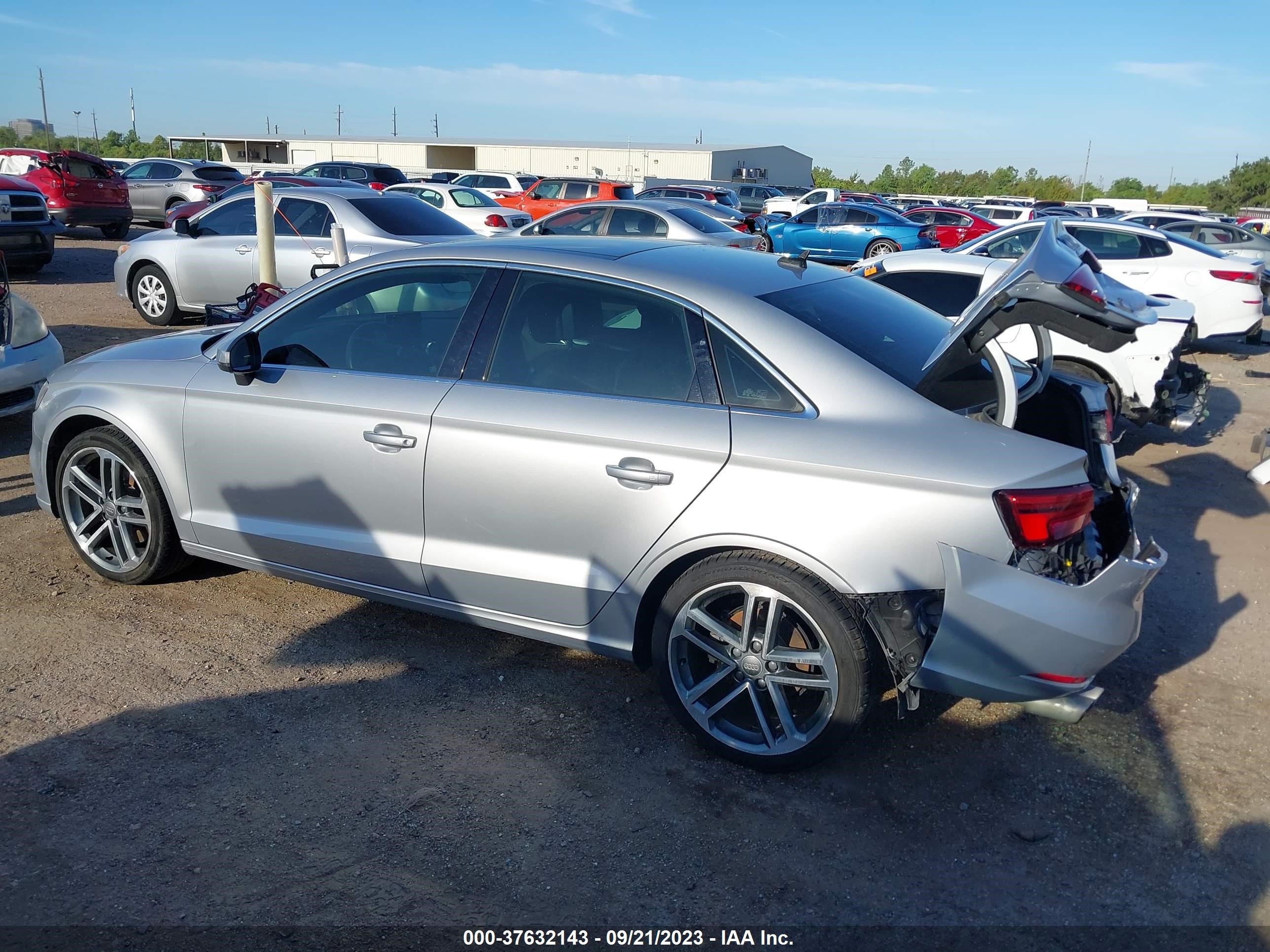 Photo 13 VIN: WAUAUGFF8KA073818 - AUDI A3 