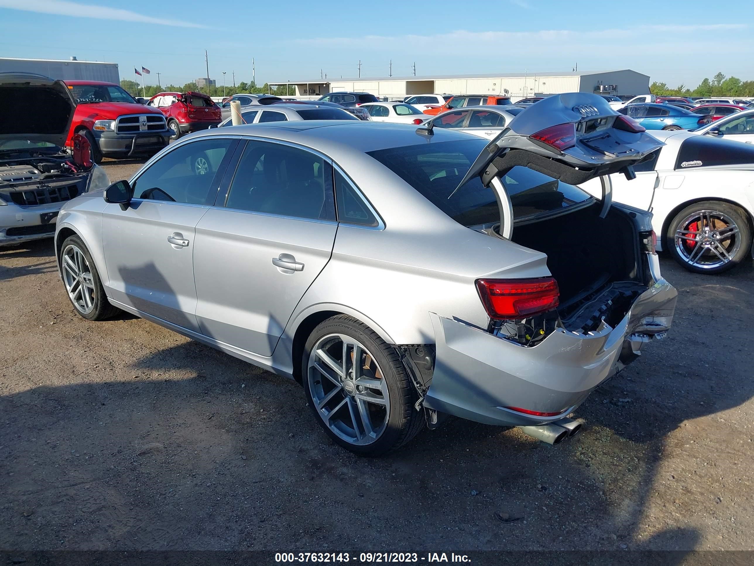 Photo 2 VIN: WAUAUGFF8KA073818 - AUDI A3 