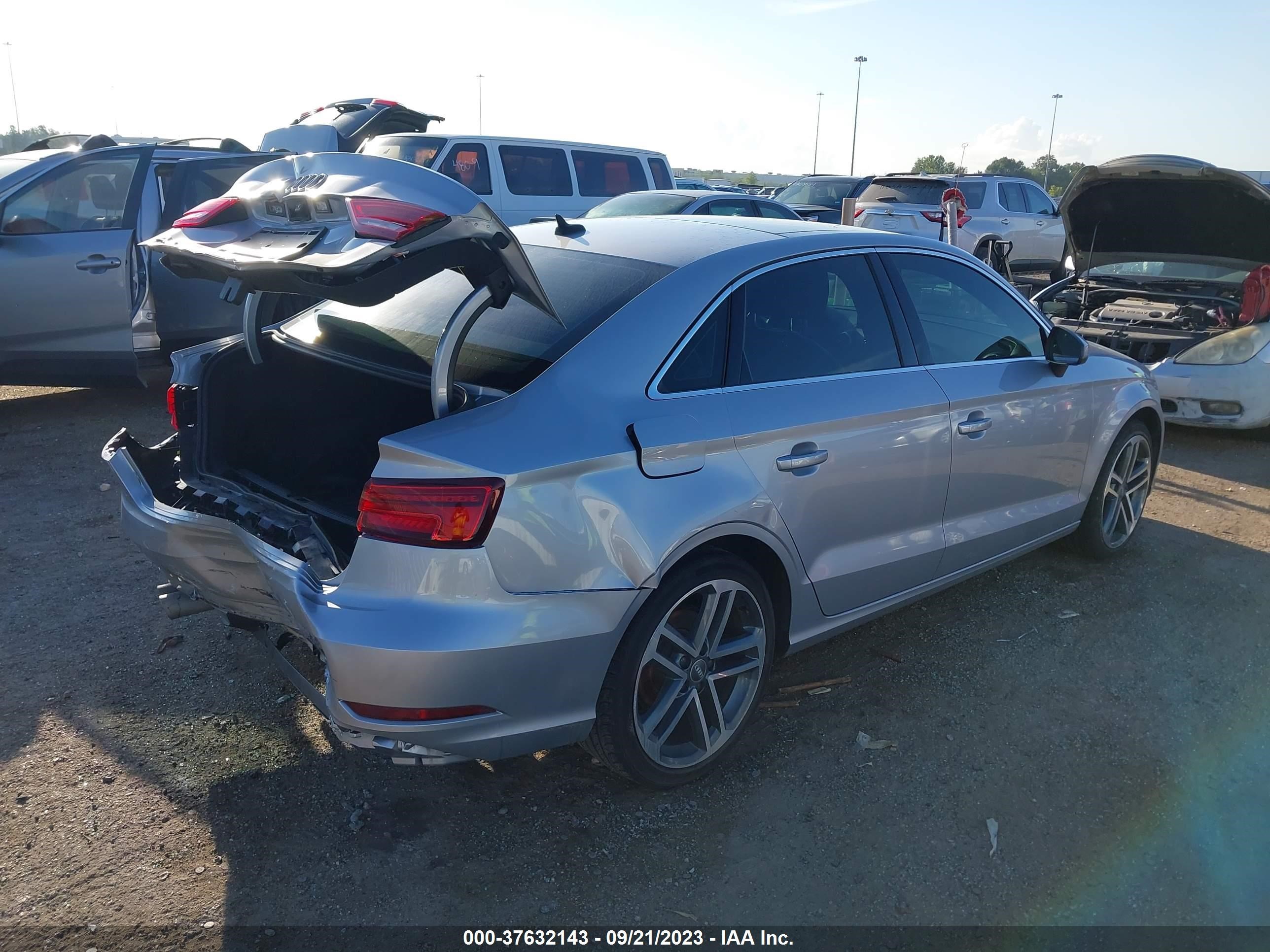 Photo 3 VIN: WAUAUGFF8KA073818 - AUDI A3 