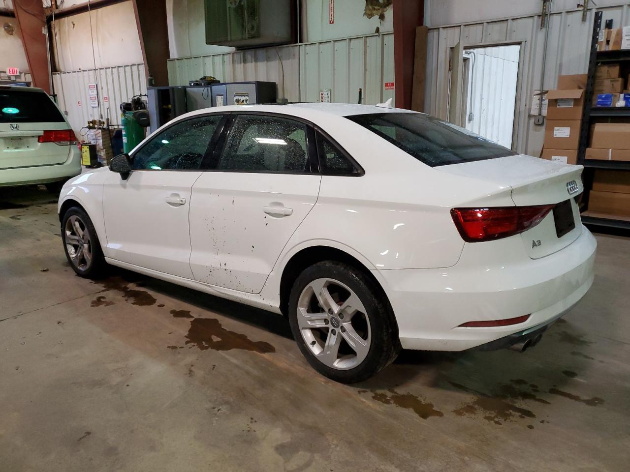 Photo 1 VIN: WAUAUGFF9J1044424 - AUDI A3 