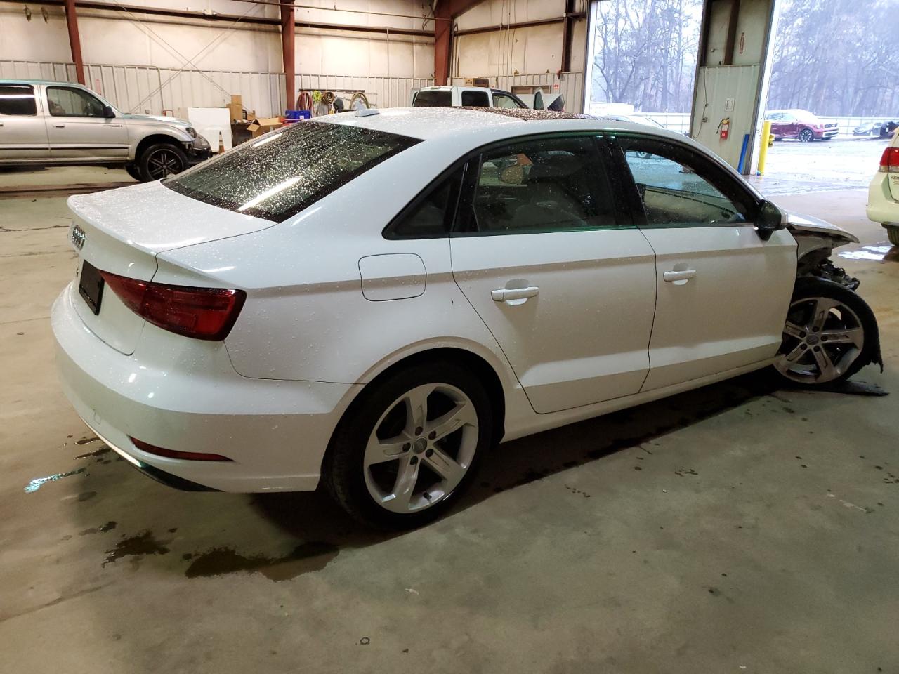 Photo 2 VIN: WAUAUGFF9J1044424 - AUDI A3 