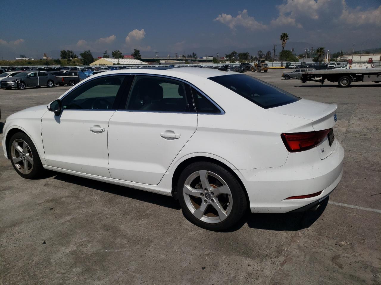 Photo 1 VIN: WAUAUGFF9K1015460 - AUDI A3 