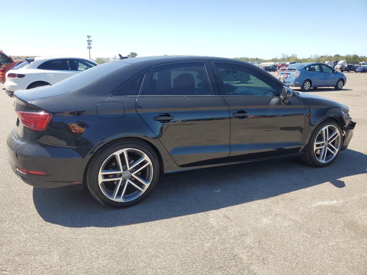 Photo 2 VIN: WAUAUGFFXLA098009 - AUDI A3 