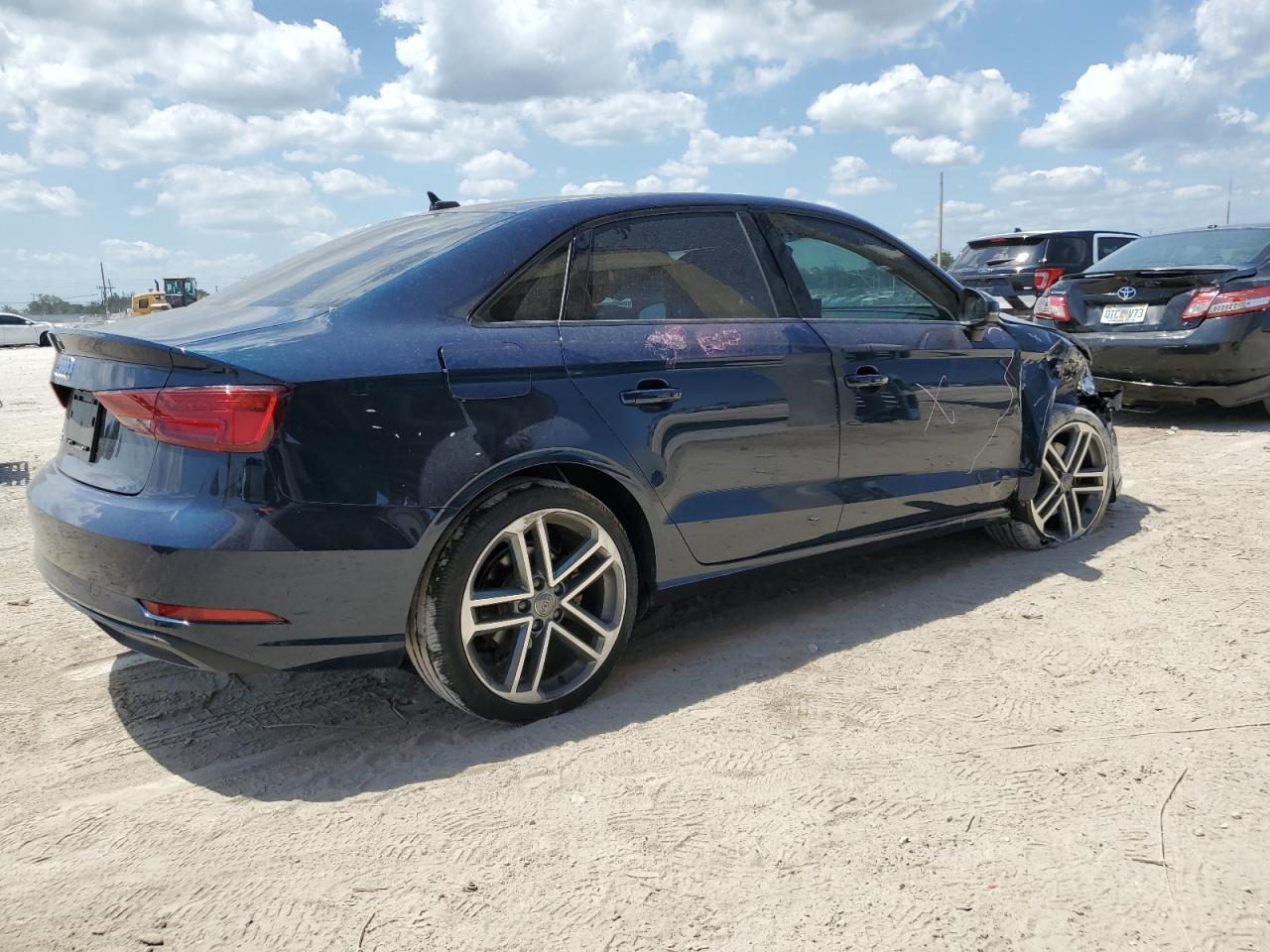 Photo 2 VIN: WAUAUGFFXLA100714 - AUDI A3 