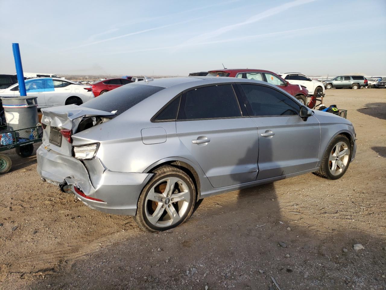 Photo 2 VIN: WAUAUHFF4J1072766 - AUDI A3 