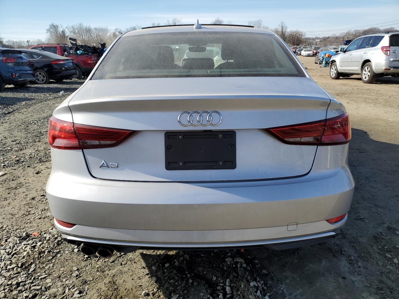 Photo 5 VIN: WAUAUHFF8J1055789 - AUDI A3 