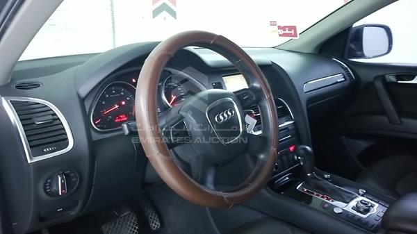 Photo 11 VIN: WAUAVD4L2AD028083 - AUDI Q7 