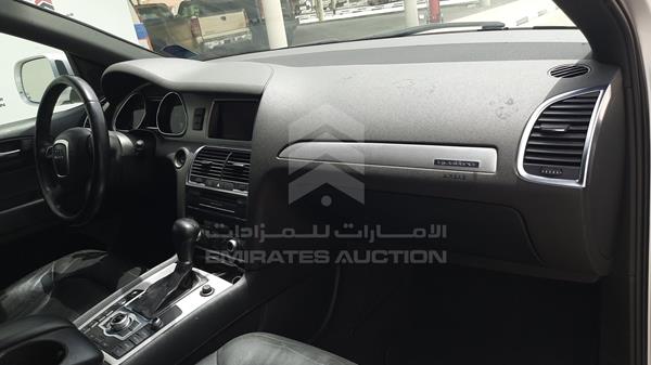 Photo 32 VIN: WAUAVD4L4AD017103 - AUDI Q7 