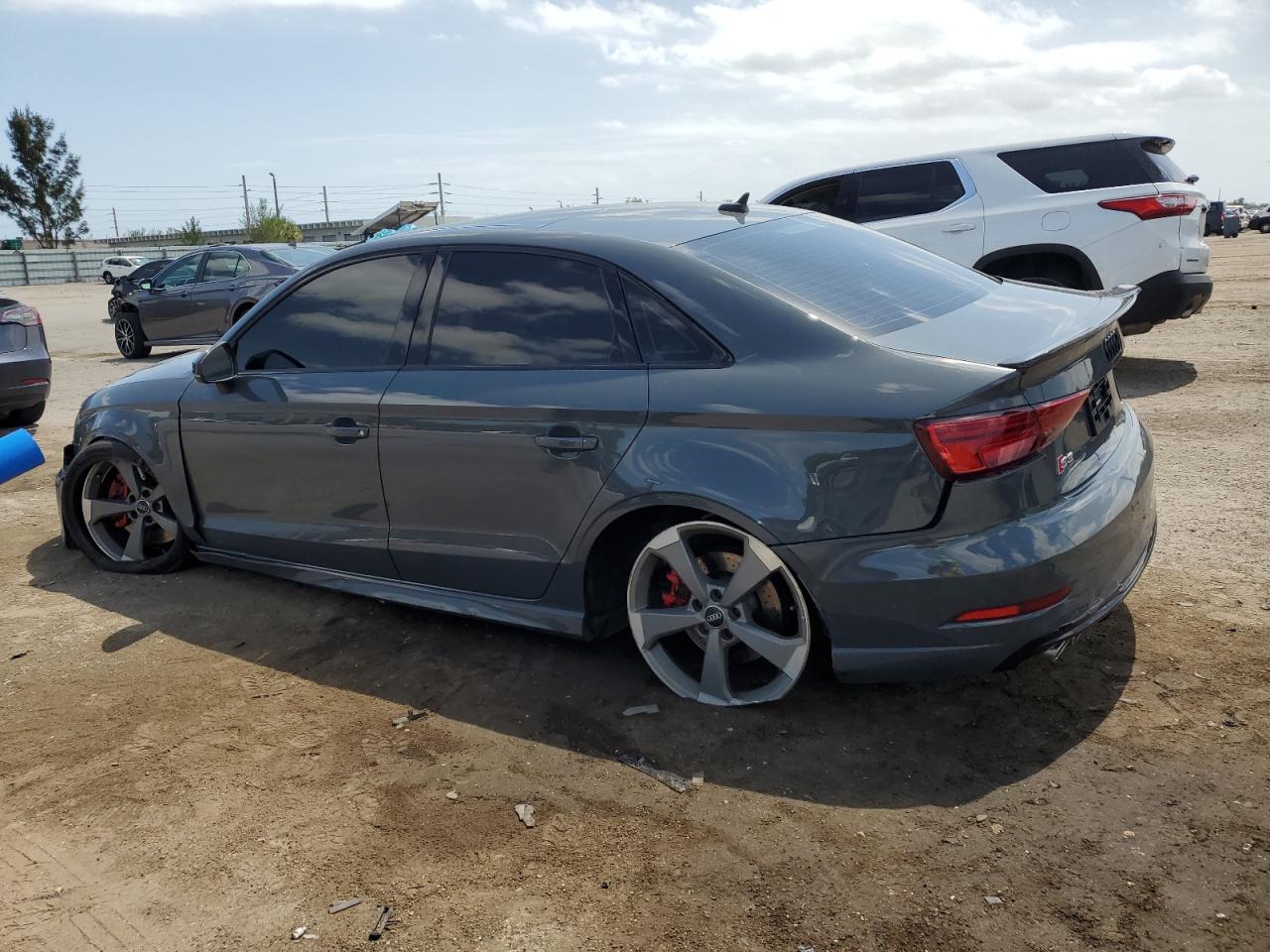 Photo 1 VIN: WAUB1GFF1K1018026 - AUDI S3 