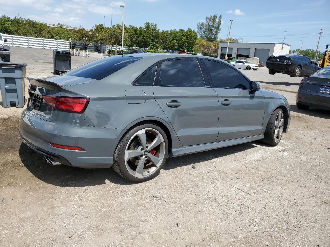 Photo 2 VIN: WAUB1GFF1K1018026 - AUDI S3 