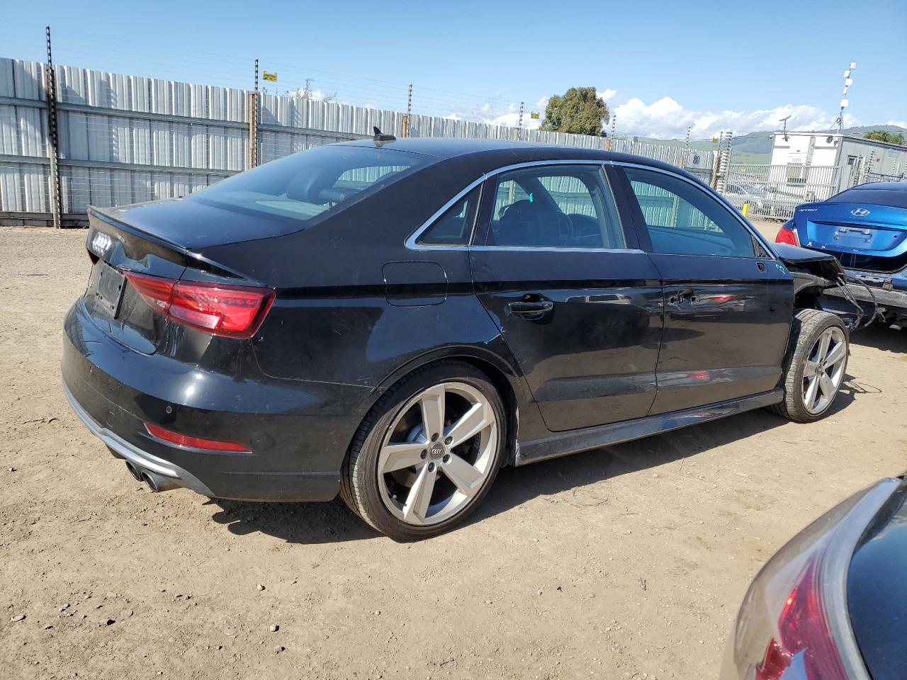 Photo 2 VIN: WAUB1GFF4H1025979 - AUDI S3 