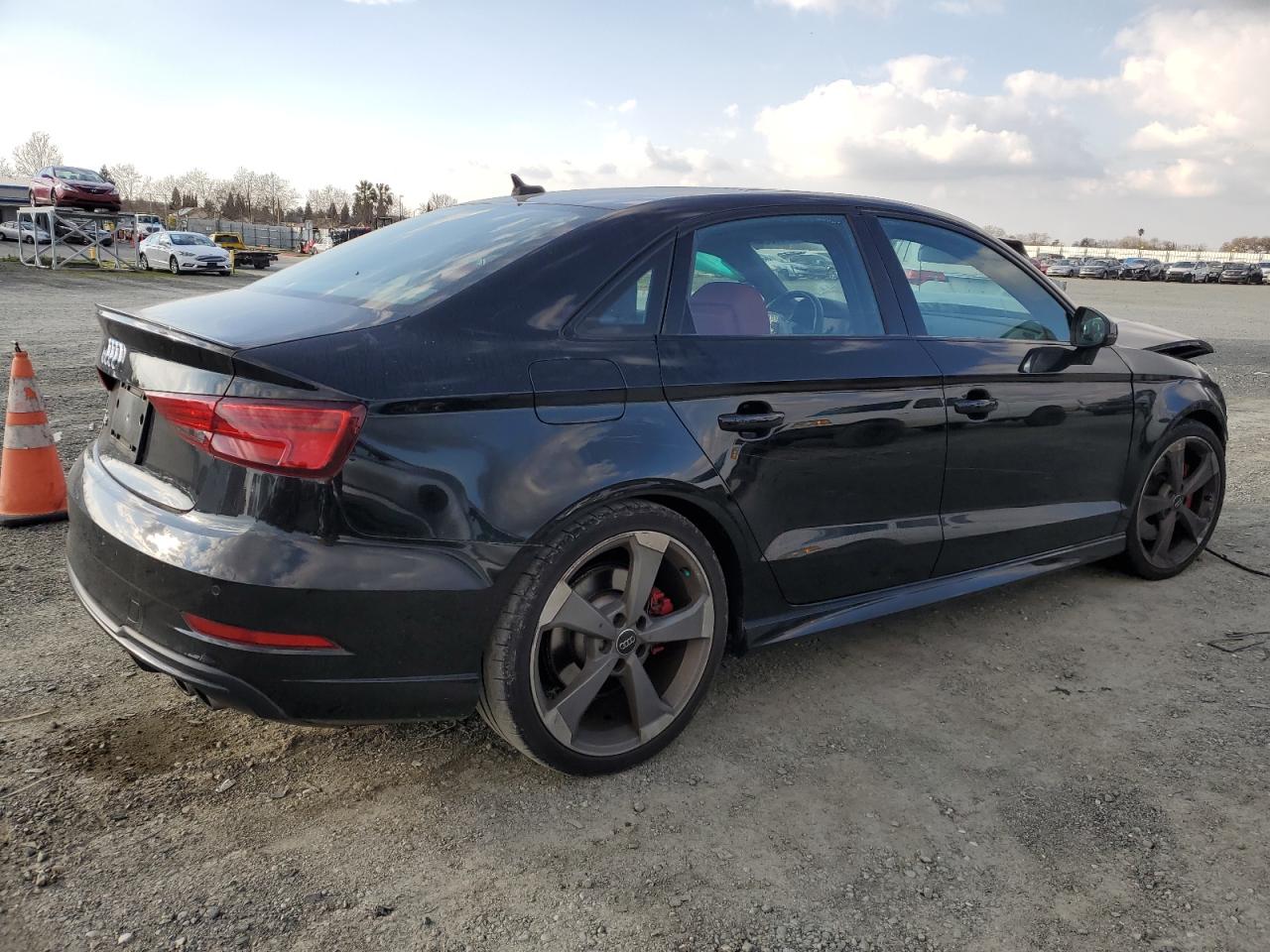 Photo 2 VIN: WAUB1GFFXK1022673 - AUDI S3 