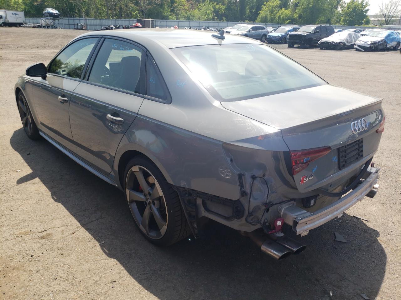 Photo 1 VIN: WAUB4AF40KA055734 - AUDI RS4 