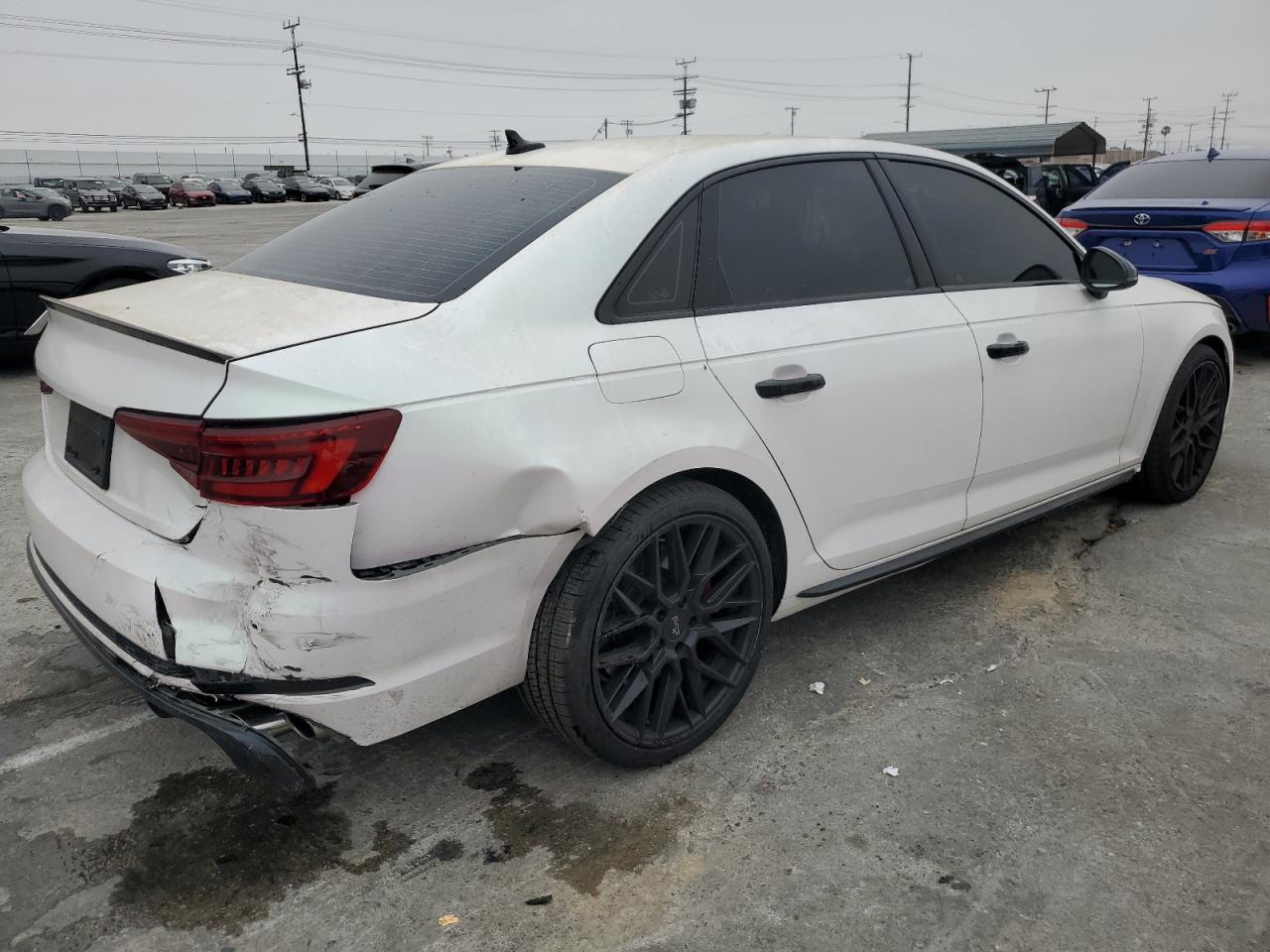 Photo 2 VIN: WAUB4AF41KA089441 - AUDI RS4 