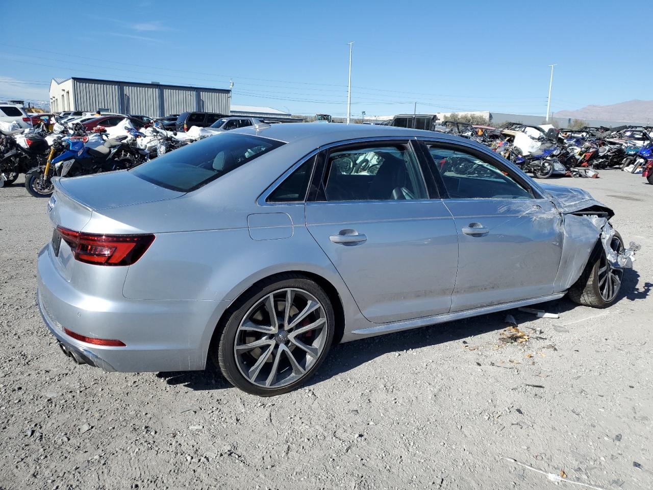 Photo 2 VIN: WAUB4AF44KA077316 - AUDI RS4 