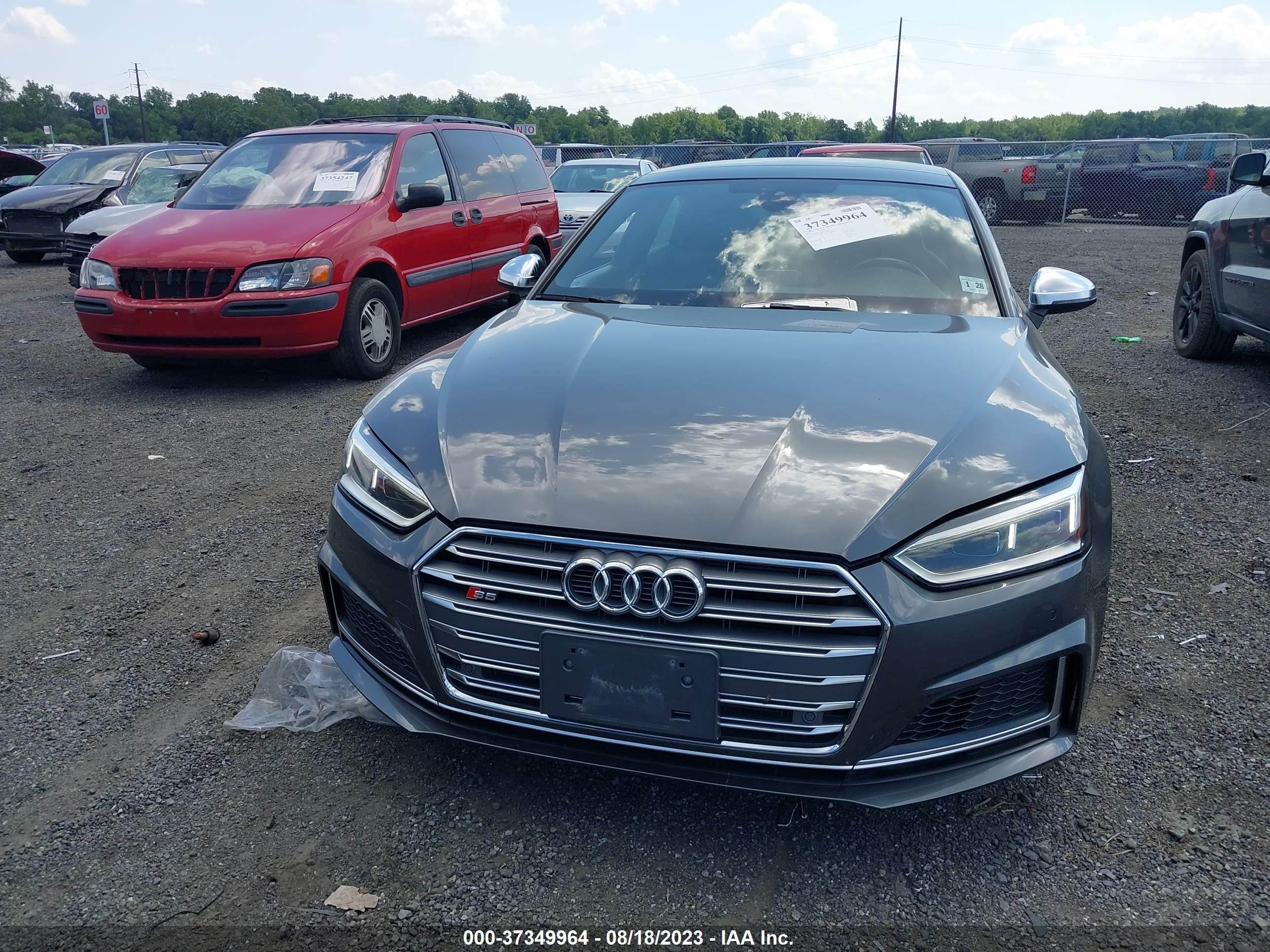 Photo 11 VIN: WAUB4CF50JA073380 - AUDI S5 