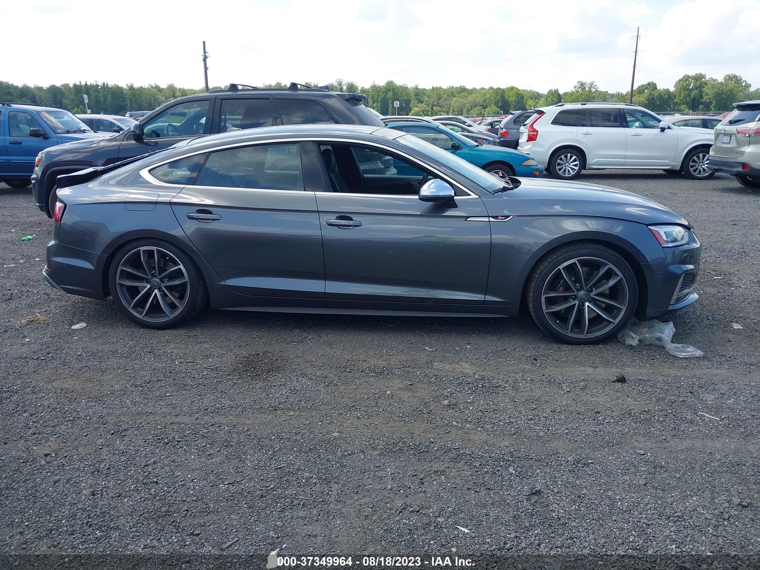 Photo 12 VIN: WAUB4CF50JA073380 - AUDI S5 