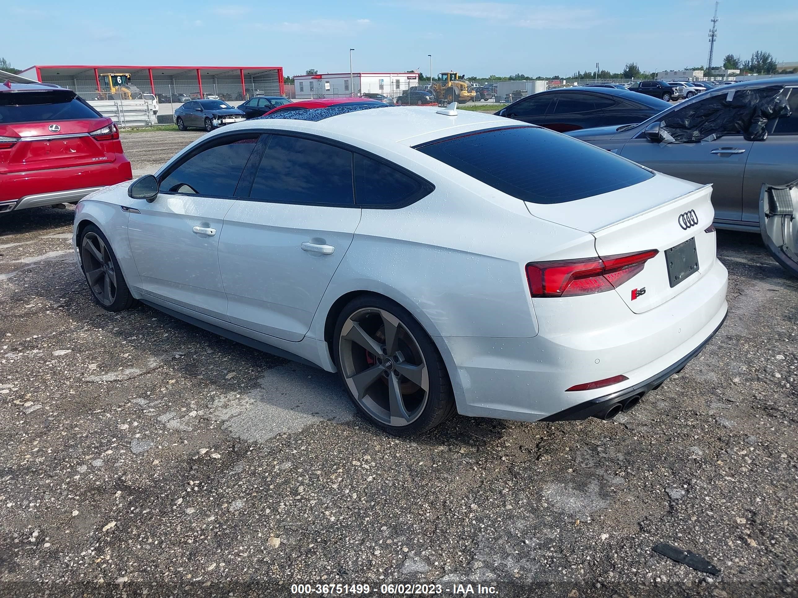 Photo 2 VIN: WAUB4CF50KA095221 - AUDI S5 