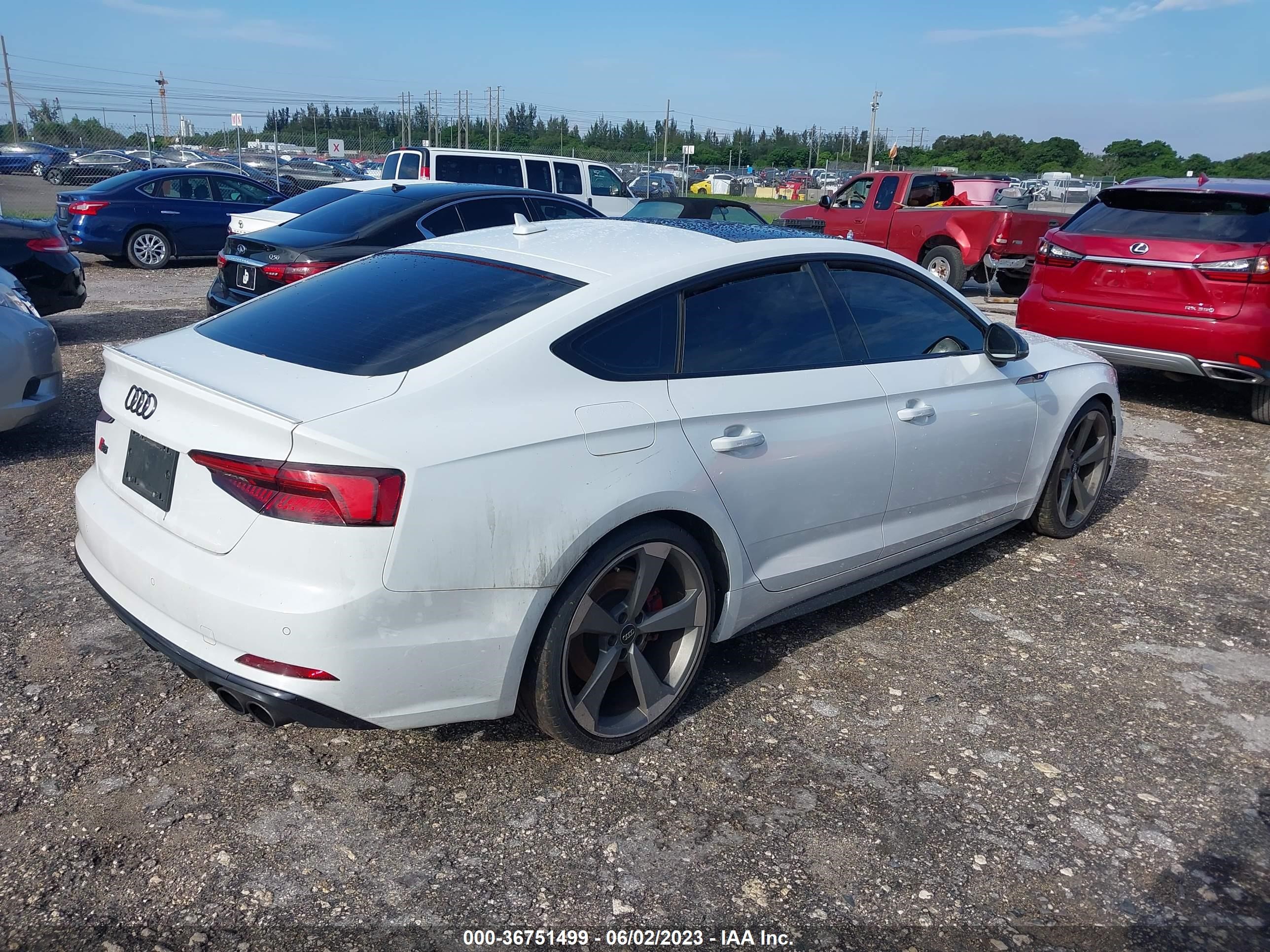 Photo 3 VIN: WAUB4CF50KA095221 - AUDI S5 