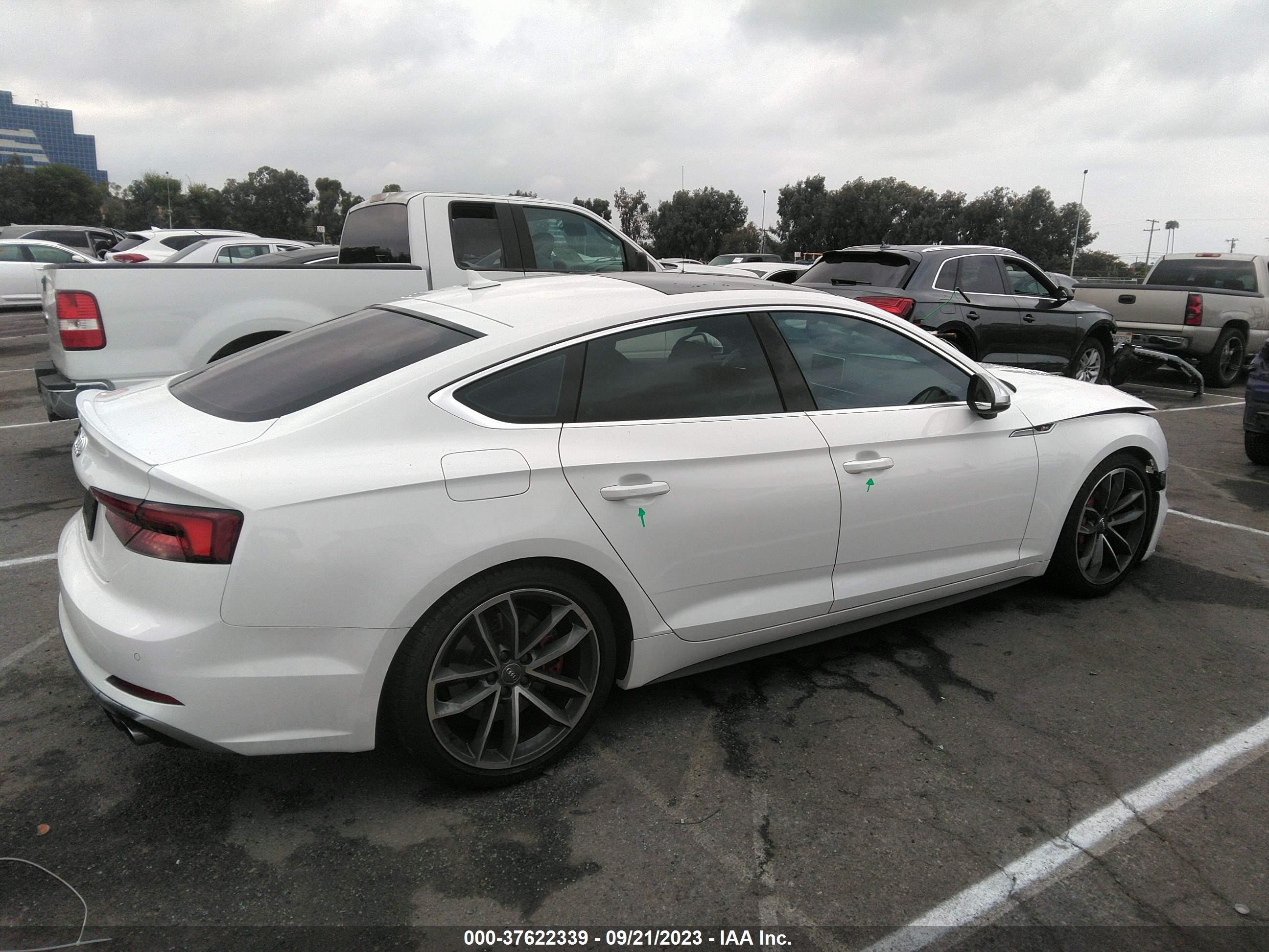 Photo 13 VIN: WAUB4CF52JA045466 - AUDI S5 